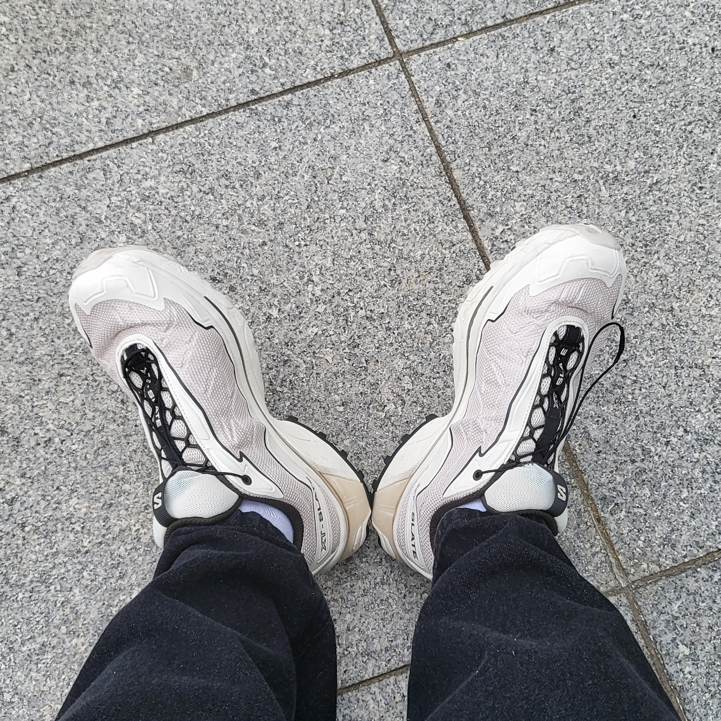 Salomon XT-Slate ADV Vanila Rainy Day 착용 스타일