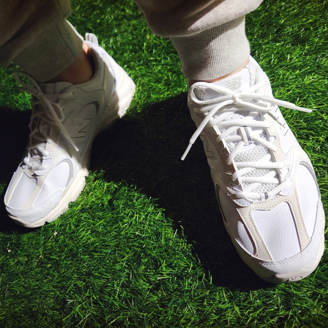 New Balance 530 White Cream 착용 스타일 - 4