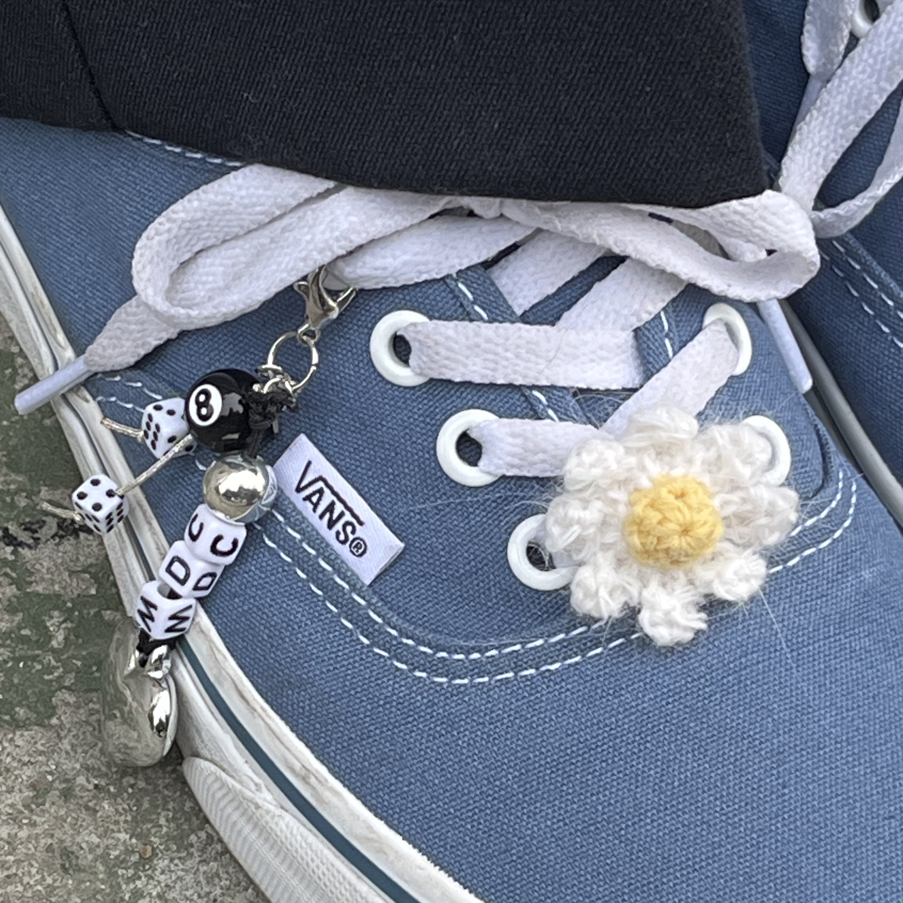 Stussy World Tour T-Shirt White 2023, Vans Authentic Navy 착용 스타일 - 3