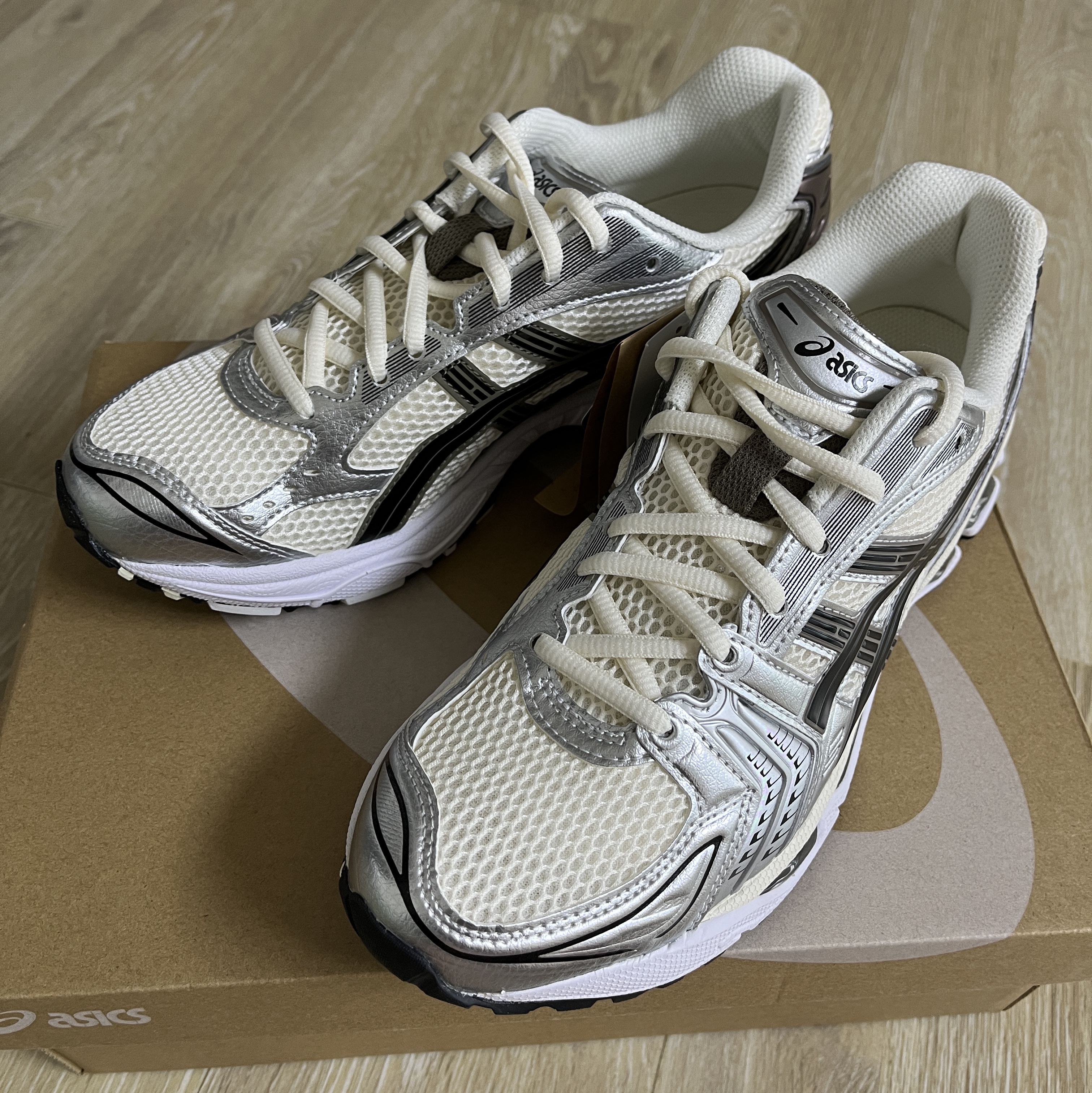 Asics Gel-Kayano 14 Cream Black 착용 스타일 - 2