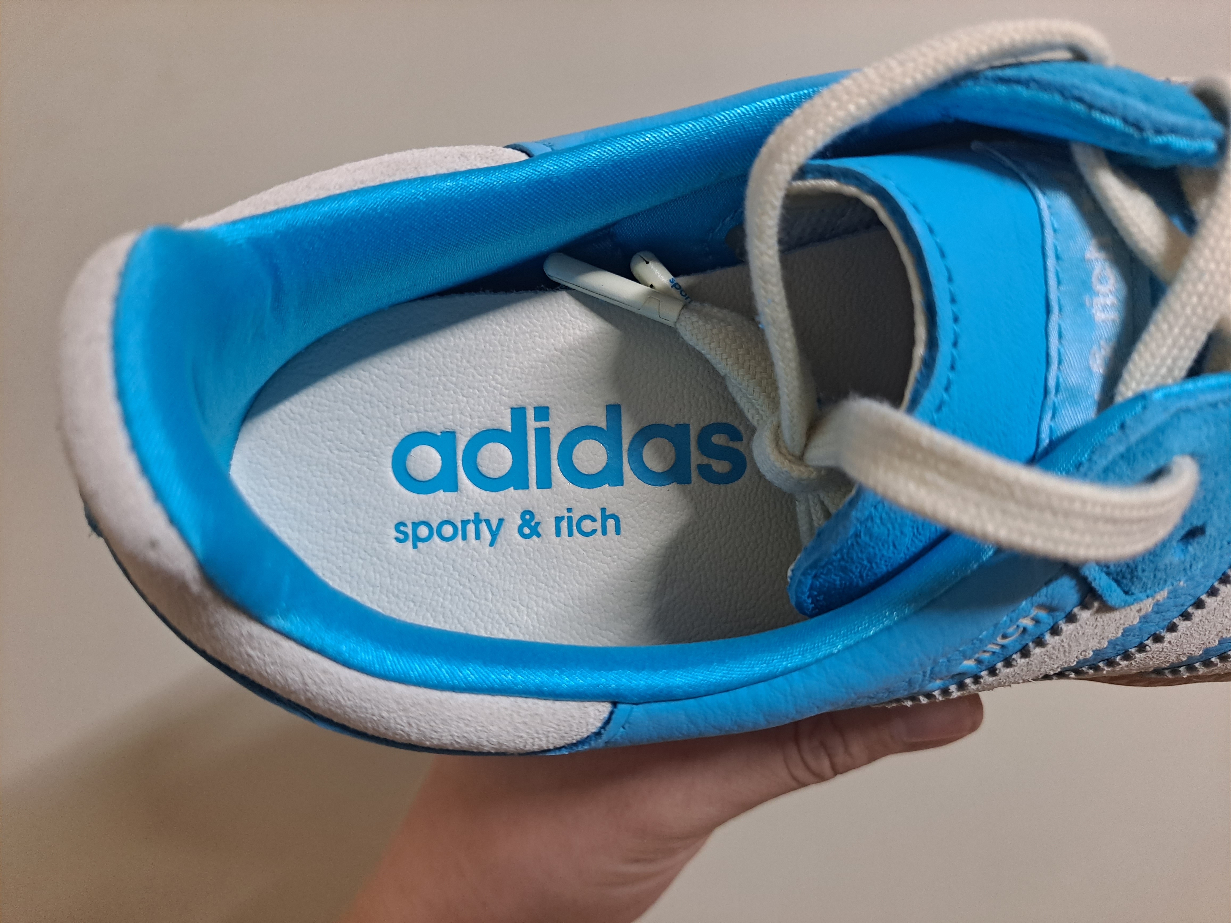 Adidas x Sporty & Rich Samba Blue Rush Cream White 착용 스타일 - 5