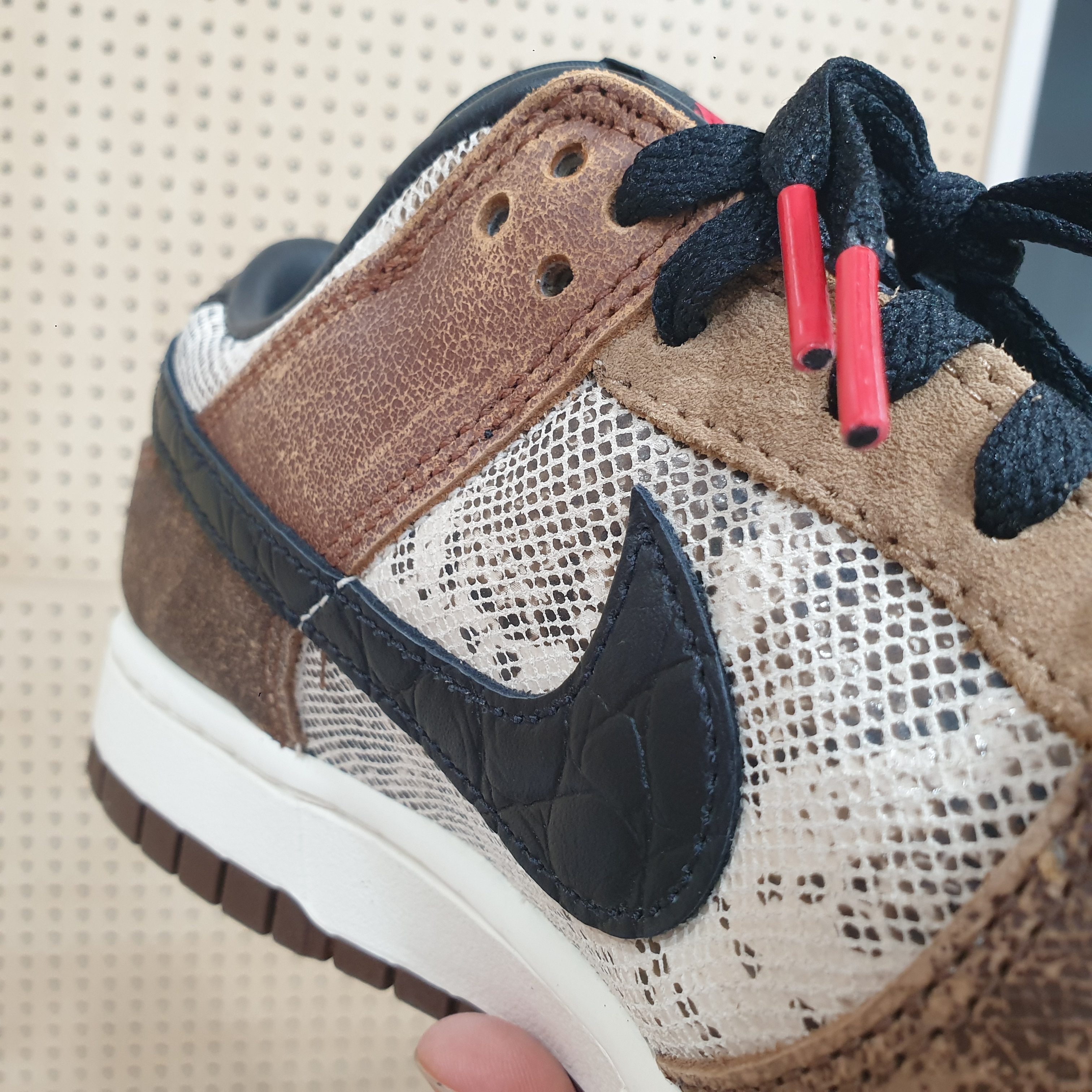Nike Dunk Low PRM Head to Head 착용 스타일 - 2