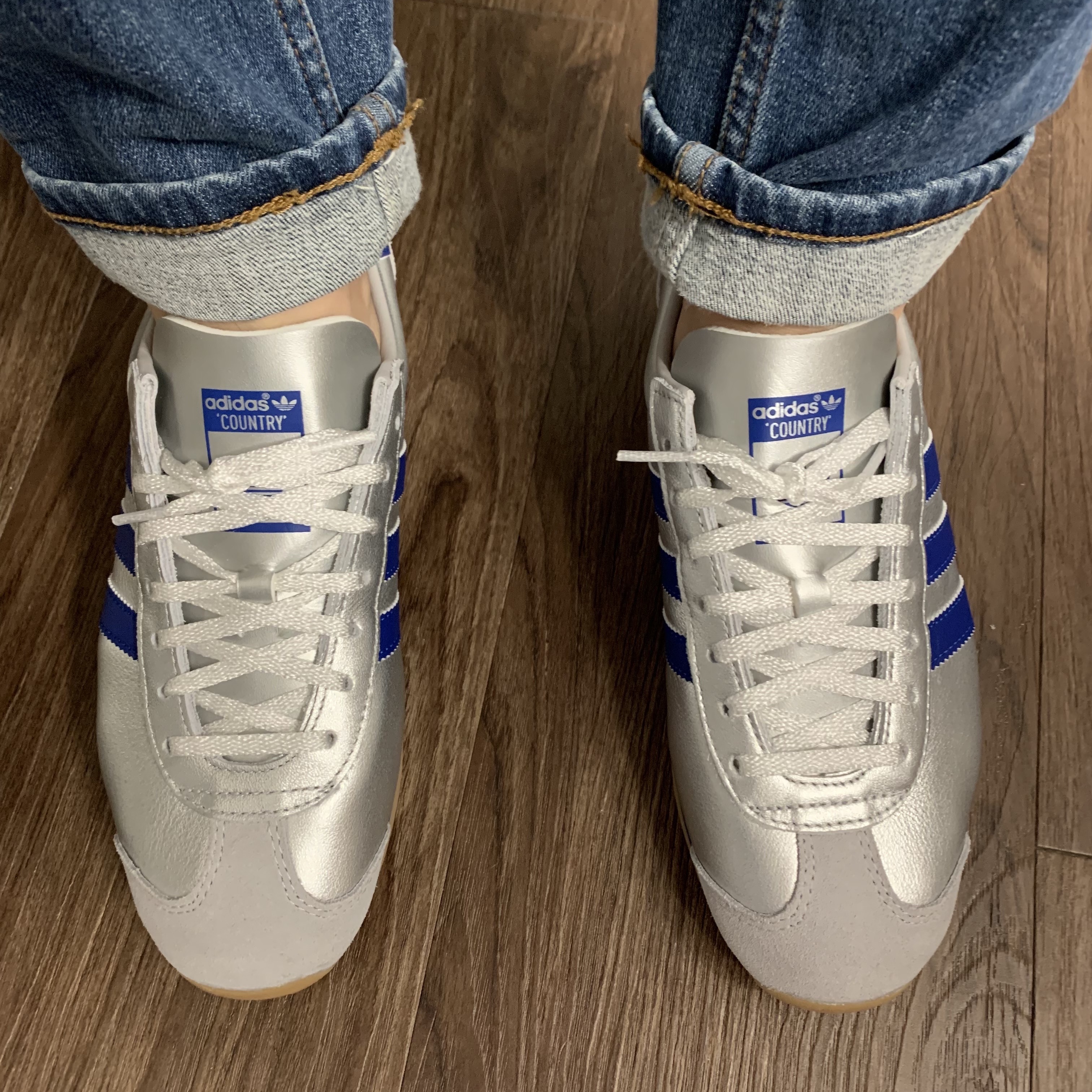 Adidas Country OG Matte Silver Bright Blue 착용 스타일 - 1