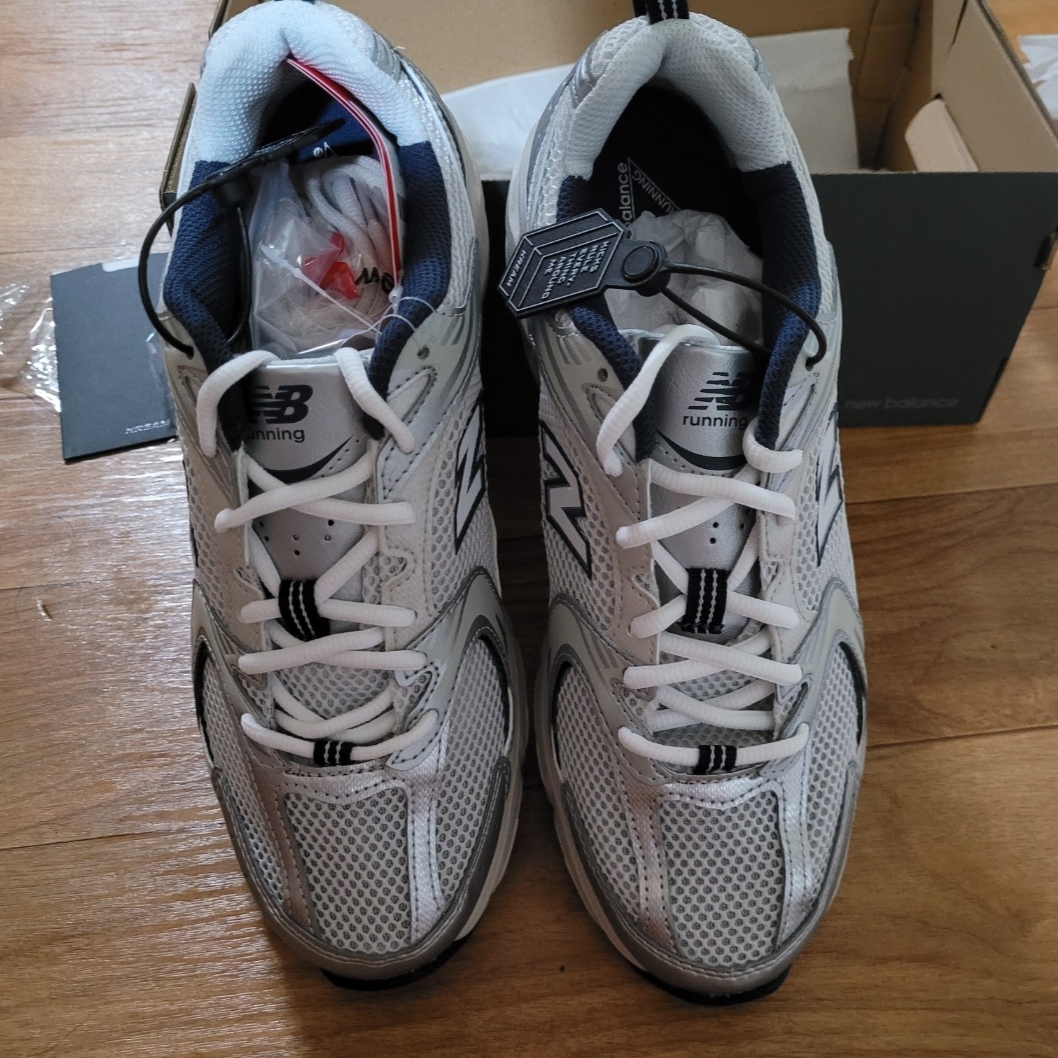 New Balance 530 Steel Grey 착용 스타일