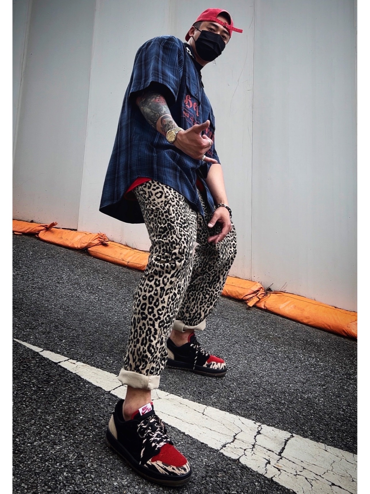 Supreme Pigment Canvas S Logo 6-Panel Red - 23SS, Supreme x MLB Kanji Teams T-Shirt Yankees Red - 22FW 착용 스타일 - 2