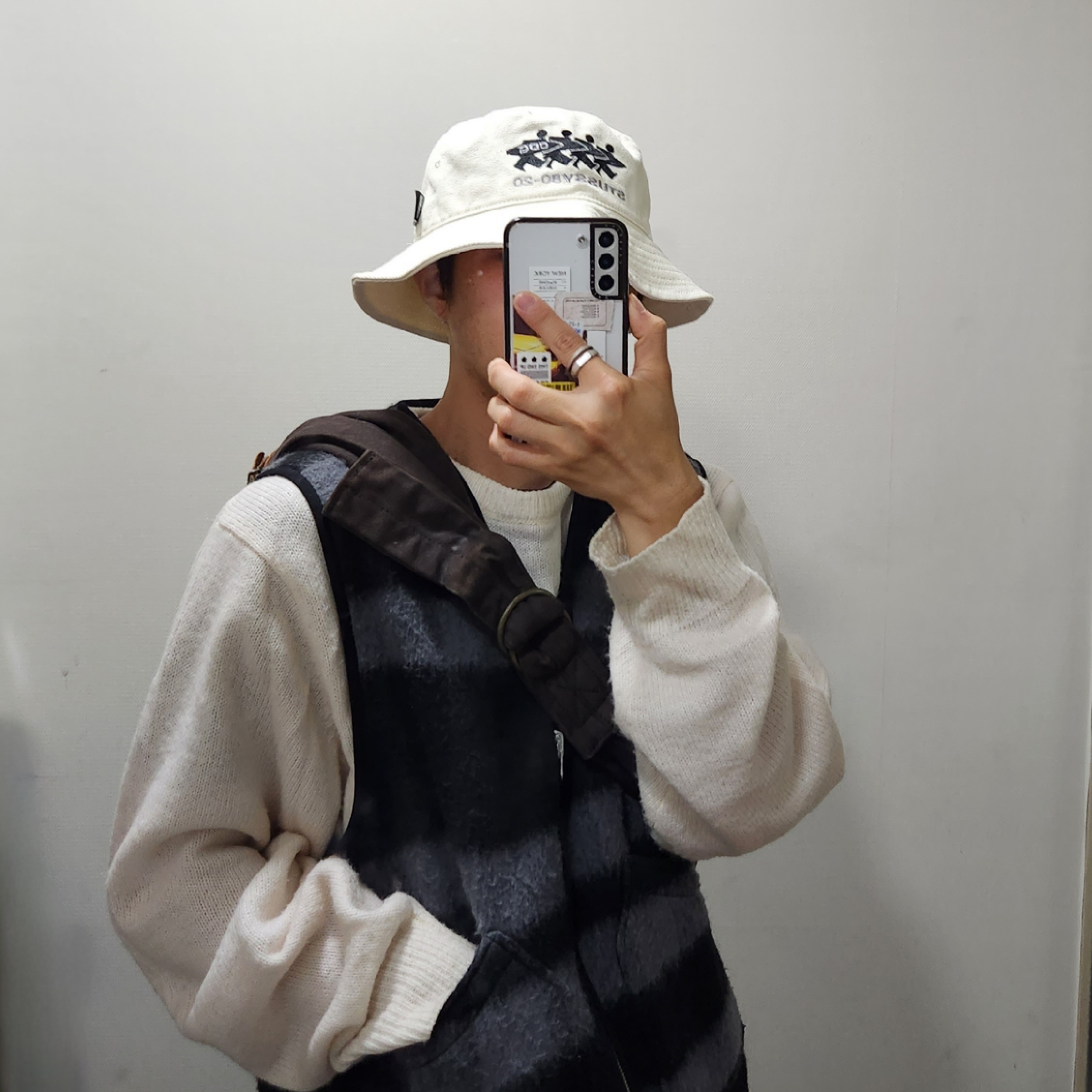 Stussy x CDG Canvas Bucket Hat, Stussy 8 Ball Spray Sweater Ivory 착용 스타일