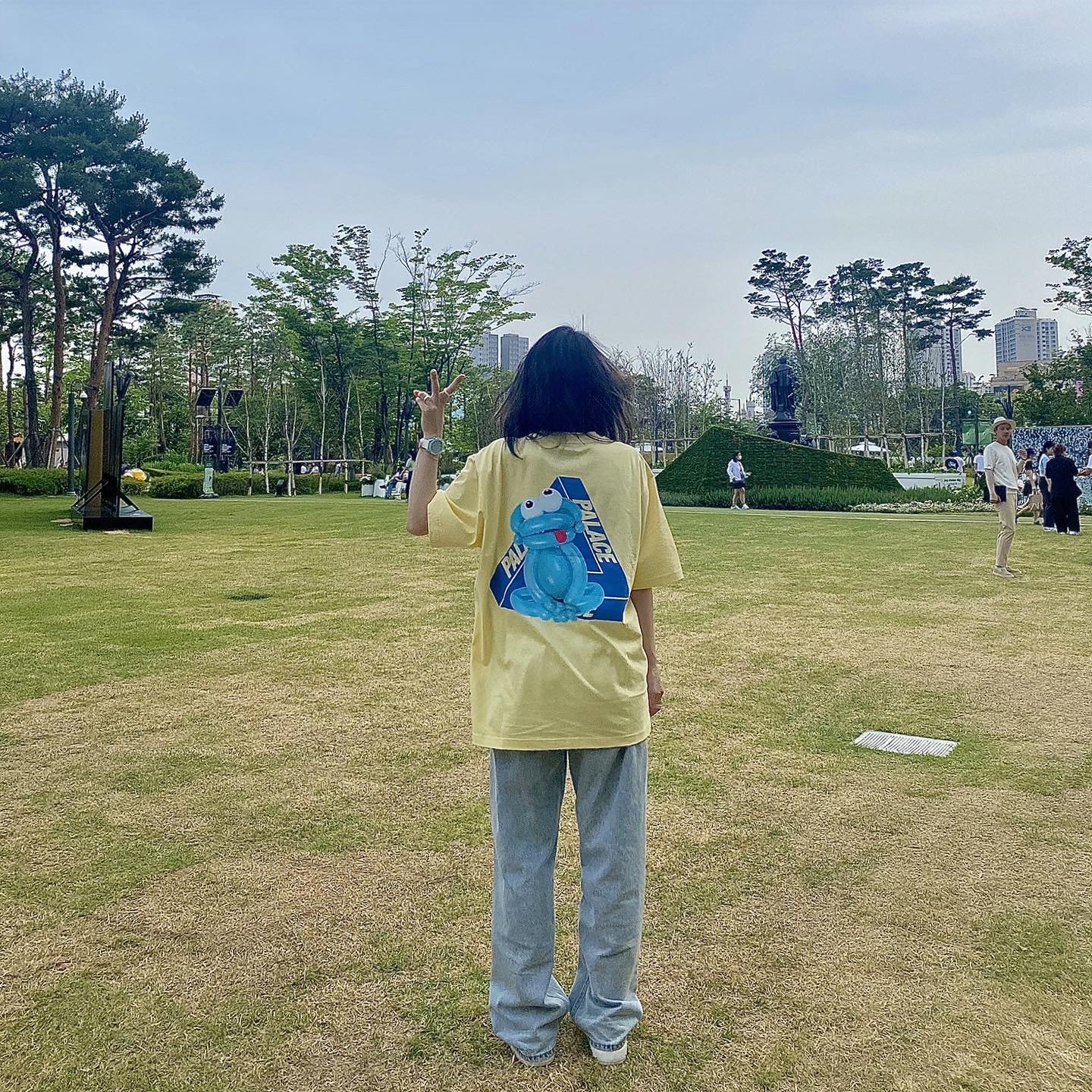 Palace Tri-Twister T-Shirt Mellow Yellow - 23SS, Adidas Adifom Superstar Core White 착용 스타일 - 1