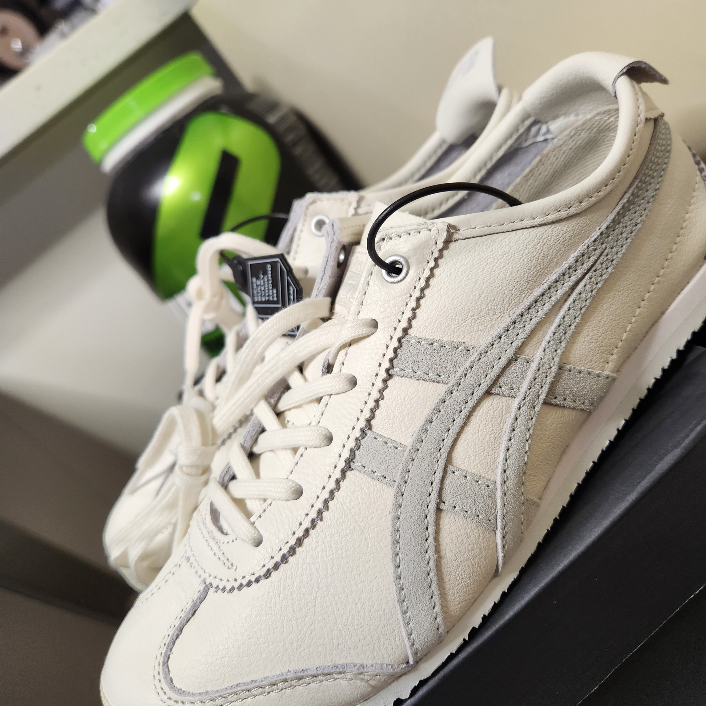 Onitsuka Tiger Mexico 66 White Light Sage 착용 스타일