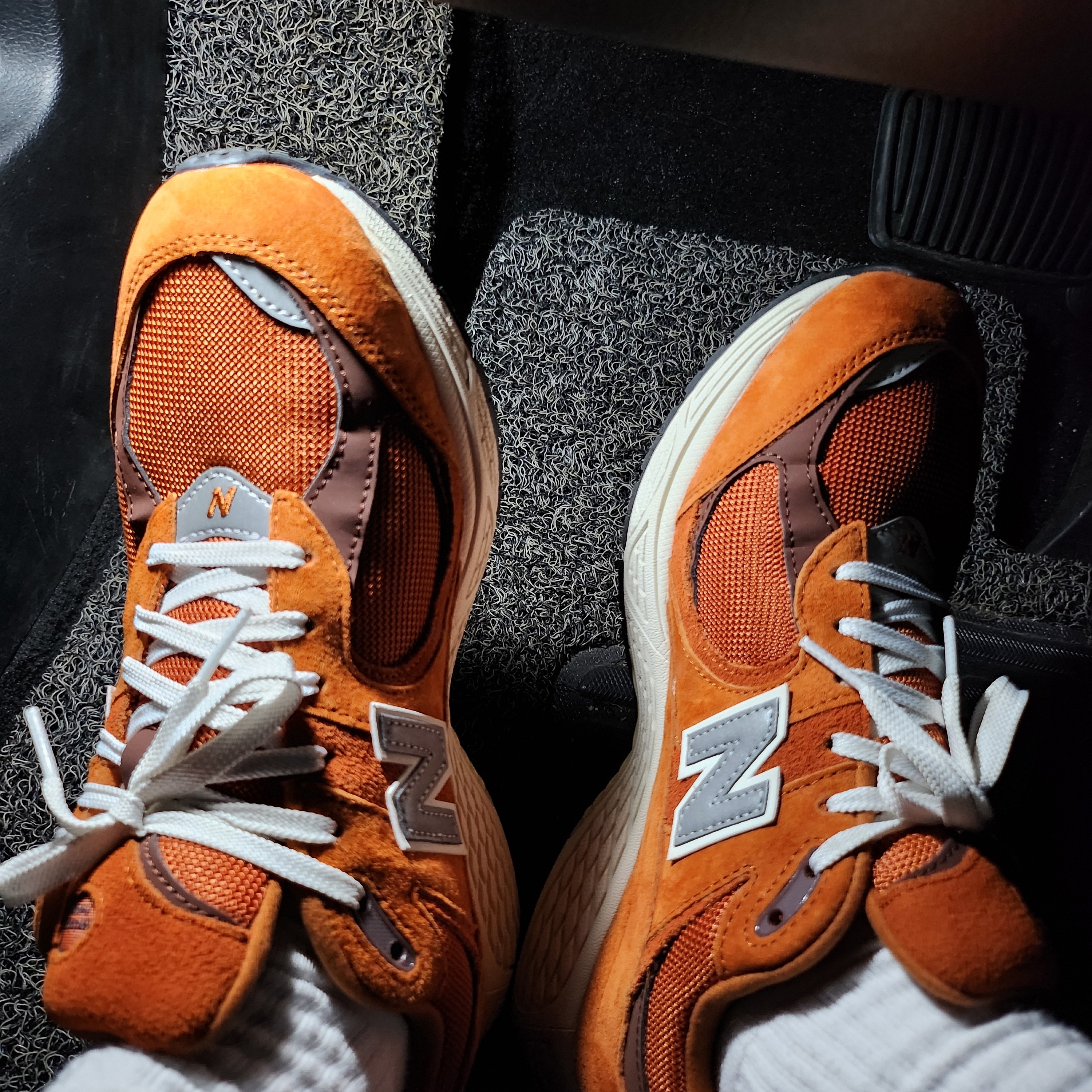 New Balance 2002R Rust Oxide 착용 스타일