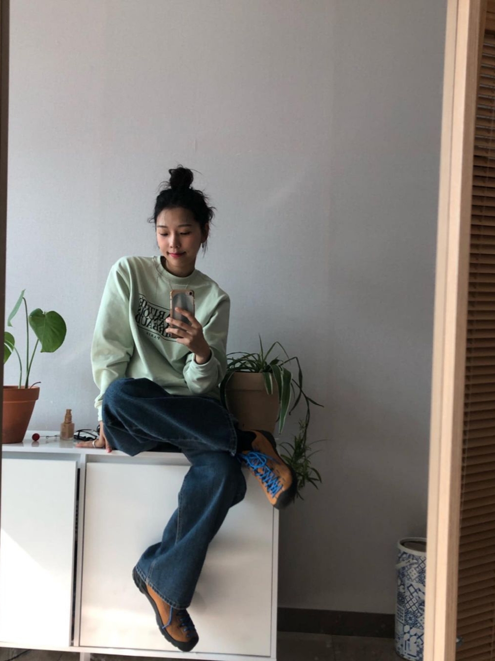 Keen Jasper Suede Sneakers Camel 착용 스타일