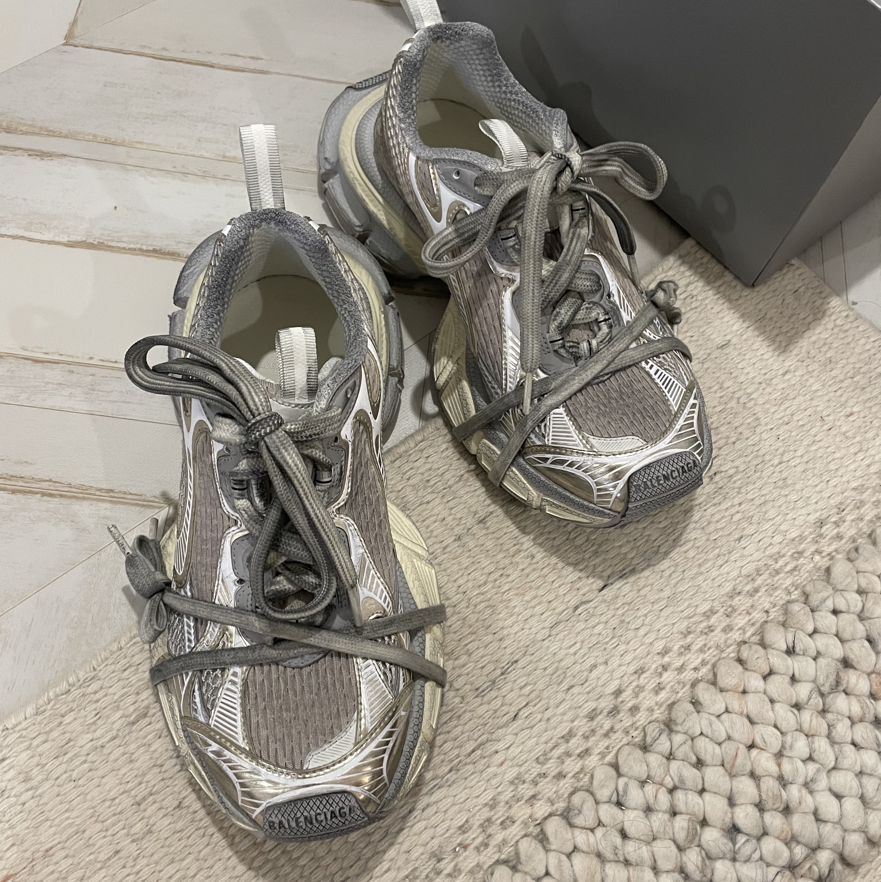 Balenciaga 3XL Sneakers Light Beige 착용 스타일