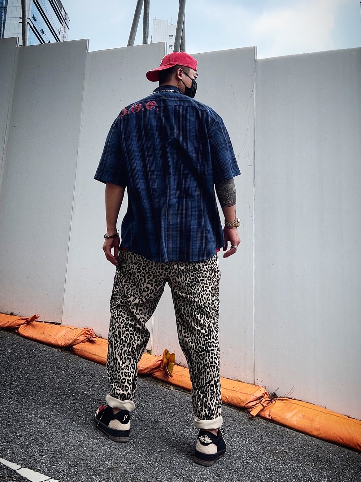 Supreme Pigment Canvas S Logo 6-Panel Red - 23SS, Supreme x MLB Kanji Teams T-Shirt Yankees Red - 22FW 착용 스타일 - 3