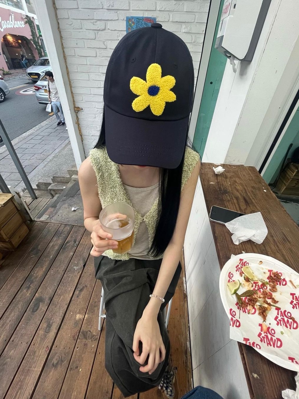 The Museum Visitor Bookle Flower Ballcap Navy, The Museum Visitor Bookle Flower Ballcap Ivory 착용 스타일 - 2