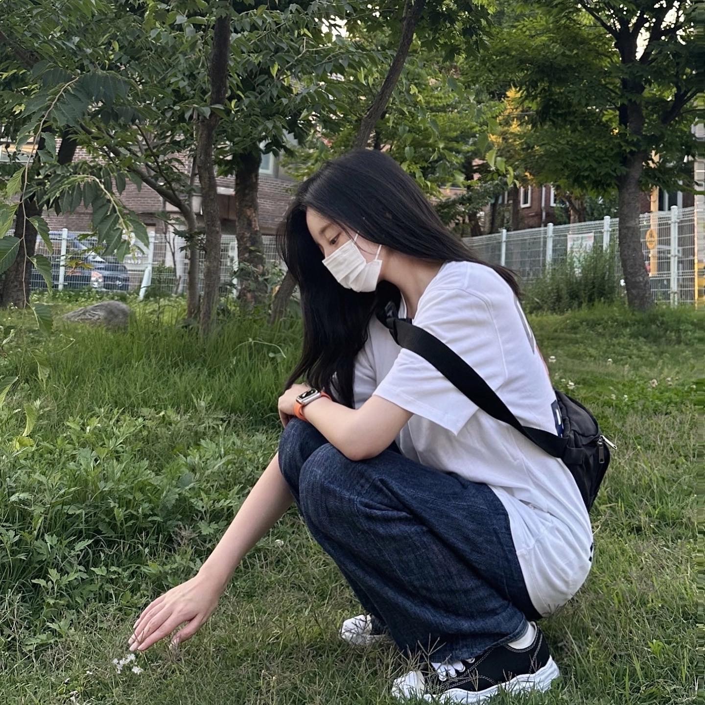 Maison Mihara Yasuhiro Hank OG Sole Canvas Low-top Sneakers Black, Nike x Drake Nocta x Cactus Plant Flea Market Souvenir Cactus T-Shirt White (DR2630-100) 착용 스타일