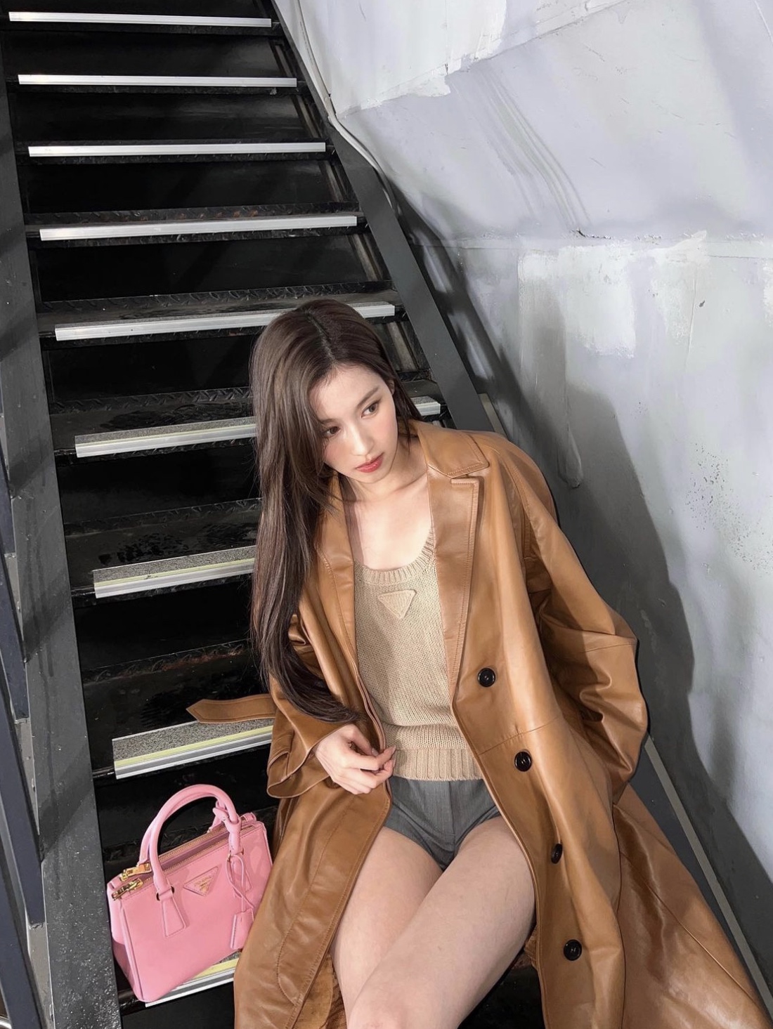 Prada Saffiano Leather Mini Bag Petal Pink 착용 스타일 - 3