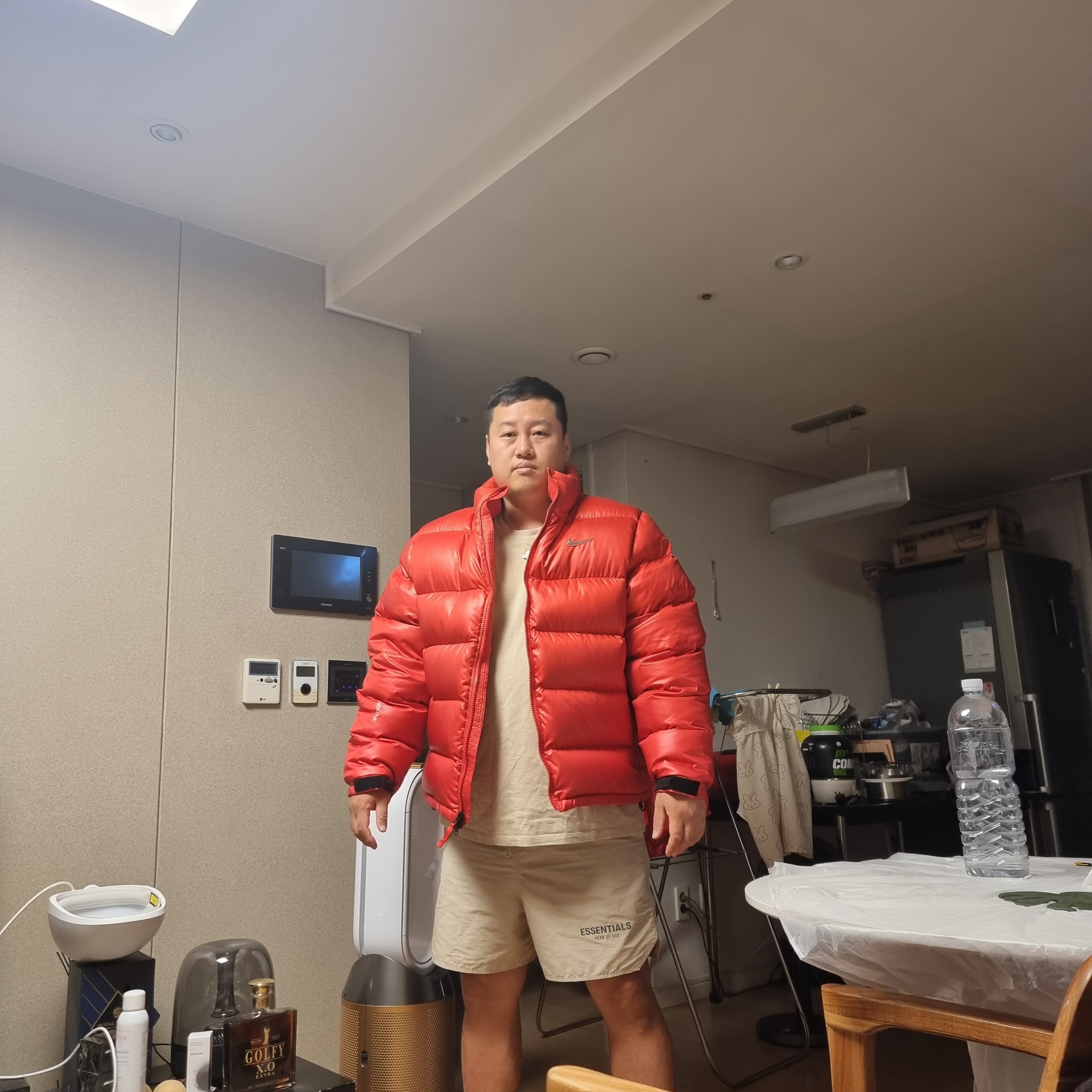 Nike x Drake Nocta Sunset Puffer Jacket Red, Essentials Volley Shorts Linen - Ssense Exclusive 착용 스타일 - 2