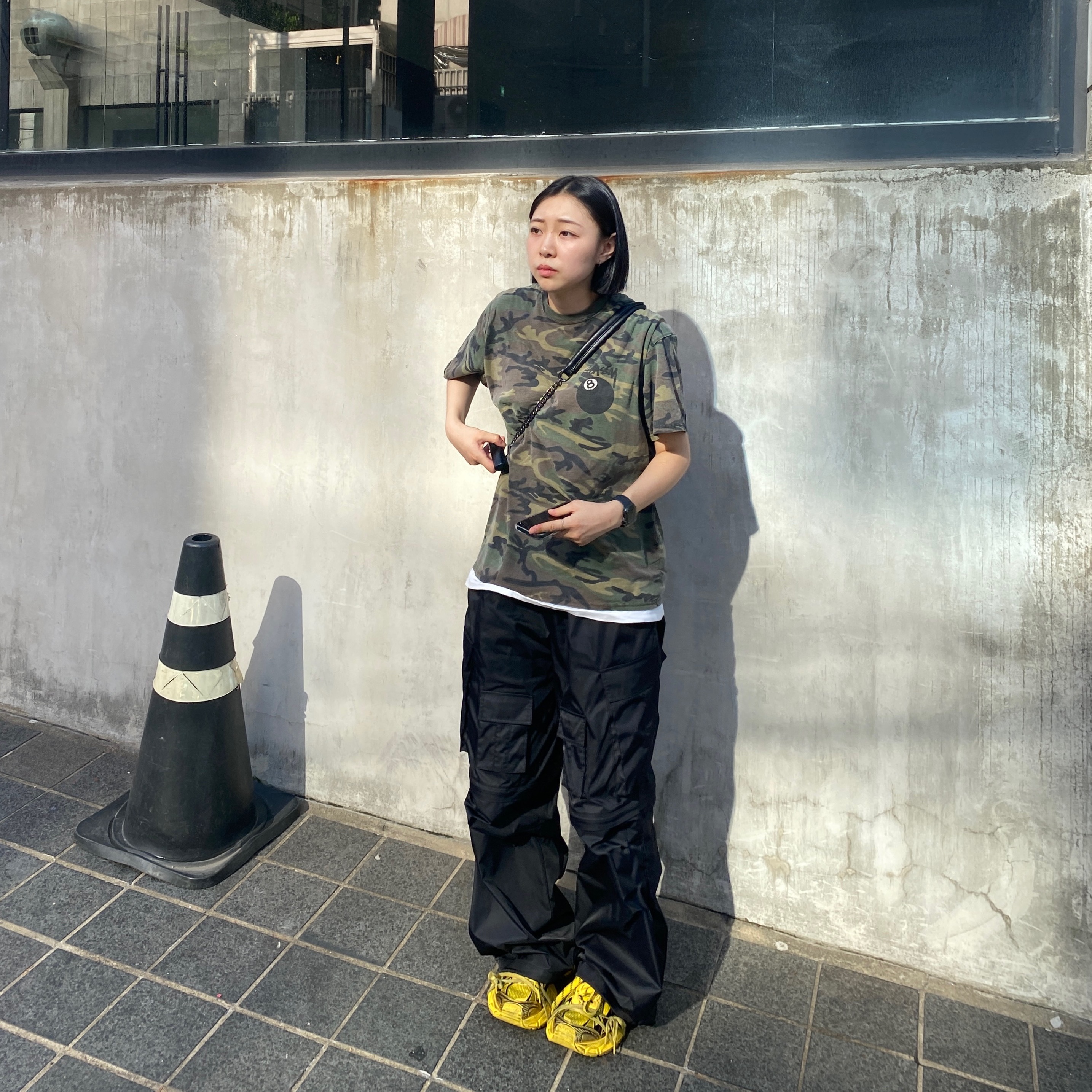 [KREAM 단독] OMO Detachable Nylon Cargo Pants Black, Balenciaga 3XL Sneakers Yellow Black 착용 스타일 - 1