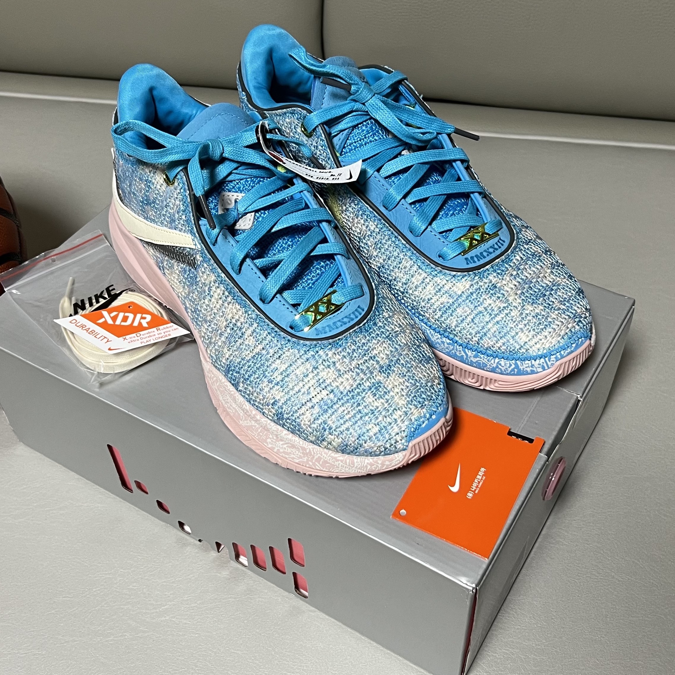 Nike LeBron XX ASW EP Blue Lightning Coconut Milk 착용 스타일