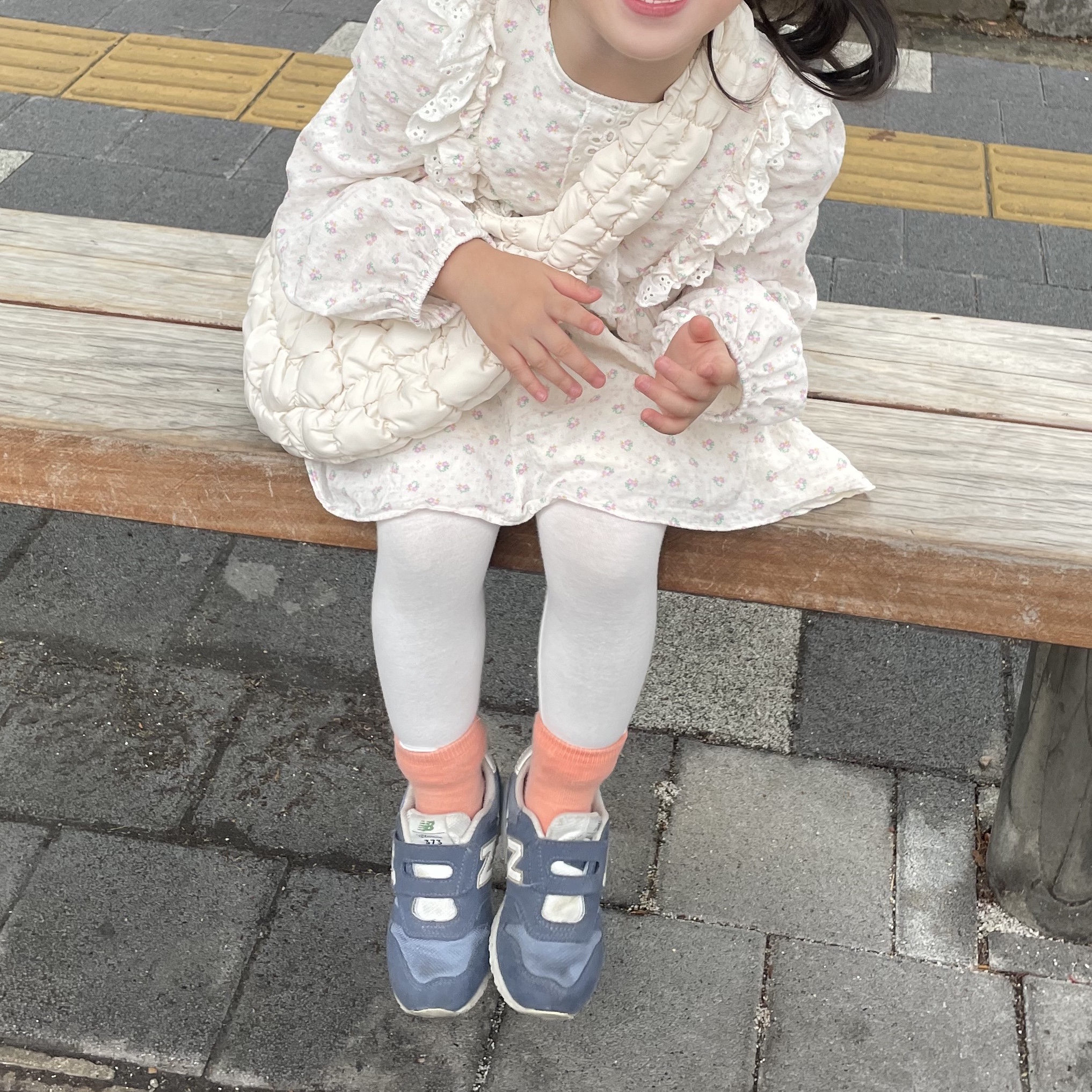 COS Quilted Mini Bag Cream 착용 스타일