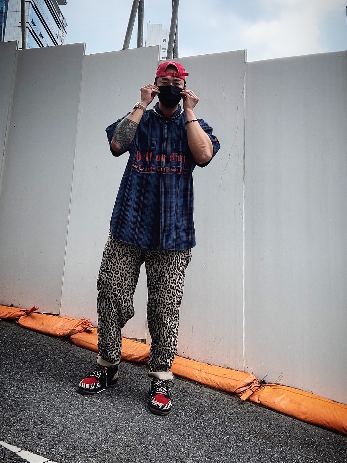 Supreme Pigment Canvas S Logo 6-Panel Red - 23SS, Supreme x MLB Kanji Teams T-Shirt Yankees Red - 22FW 착용 스타일 - 2