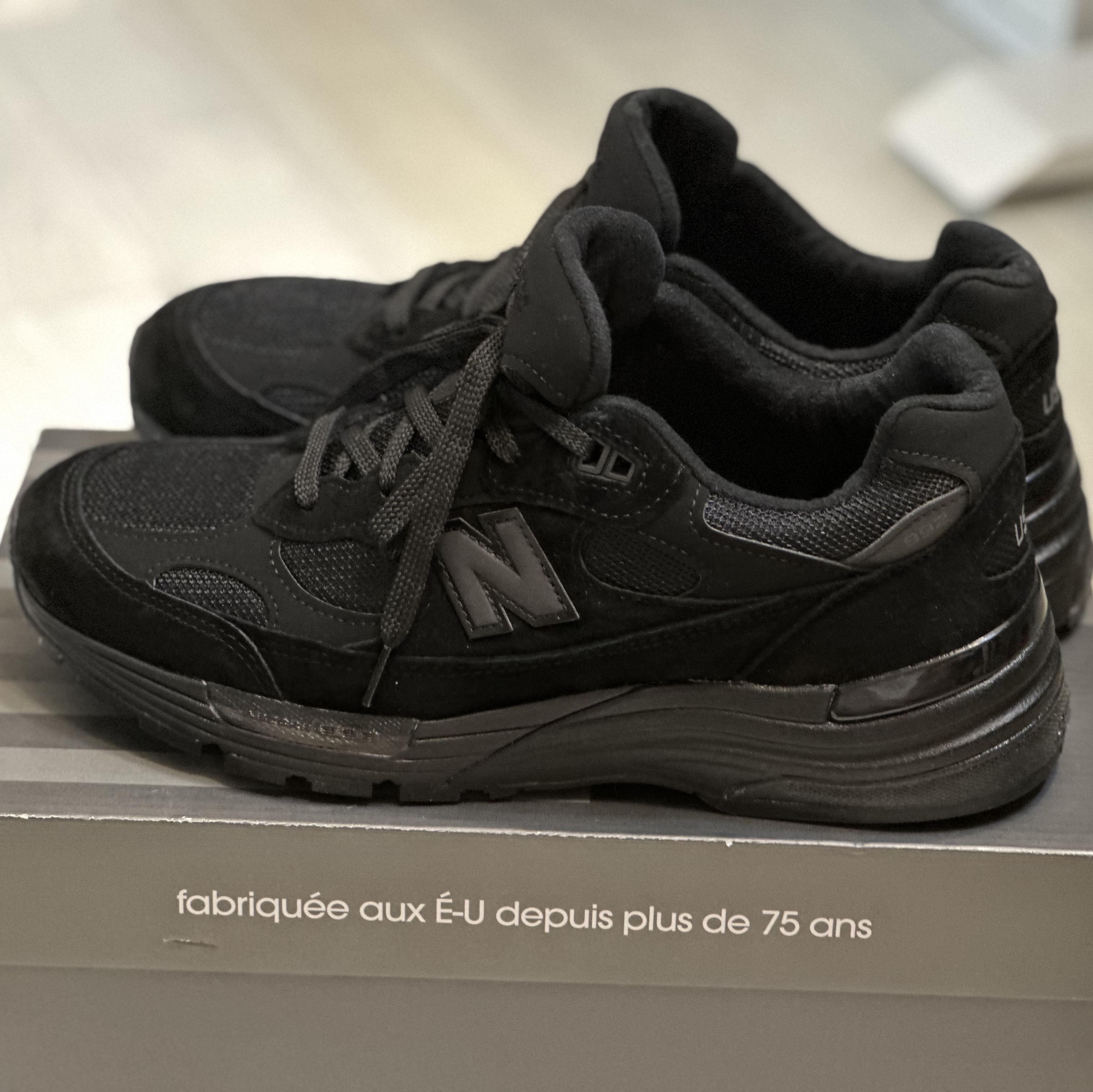 New Balance 992 Made in USA Triple Black 착용 스타일