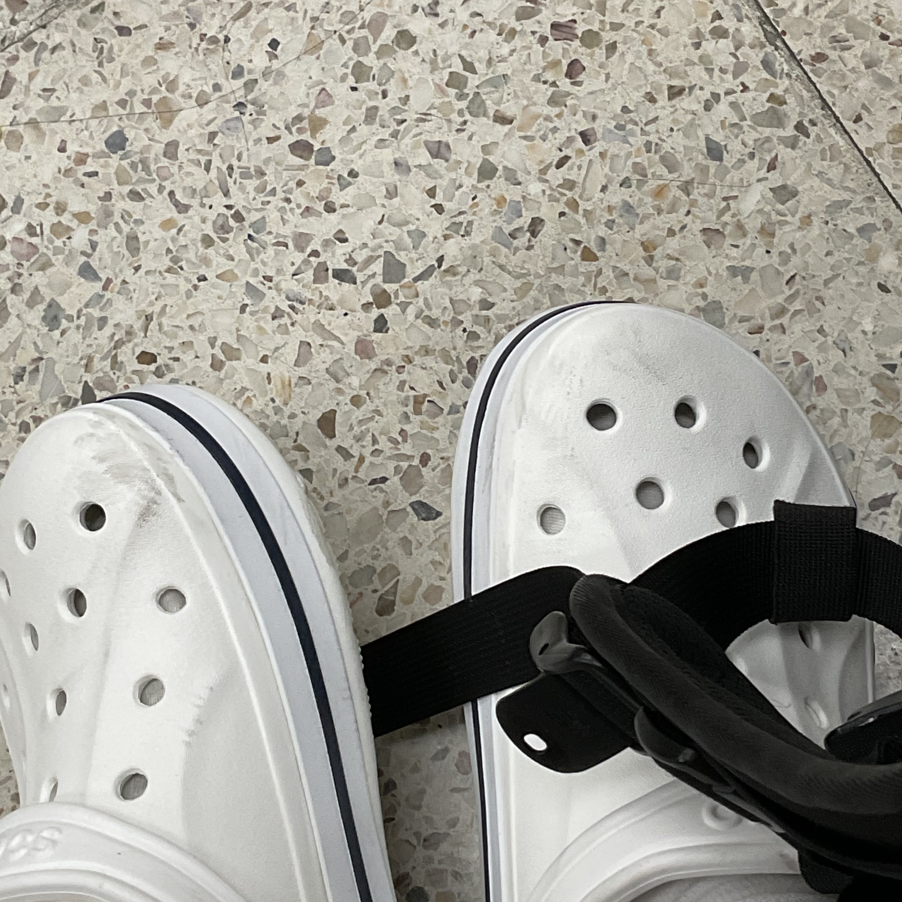 Crocs Bayaband Clog White Navy 착용 스타일