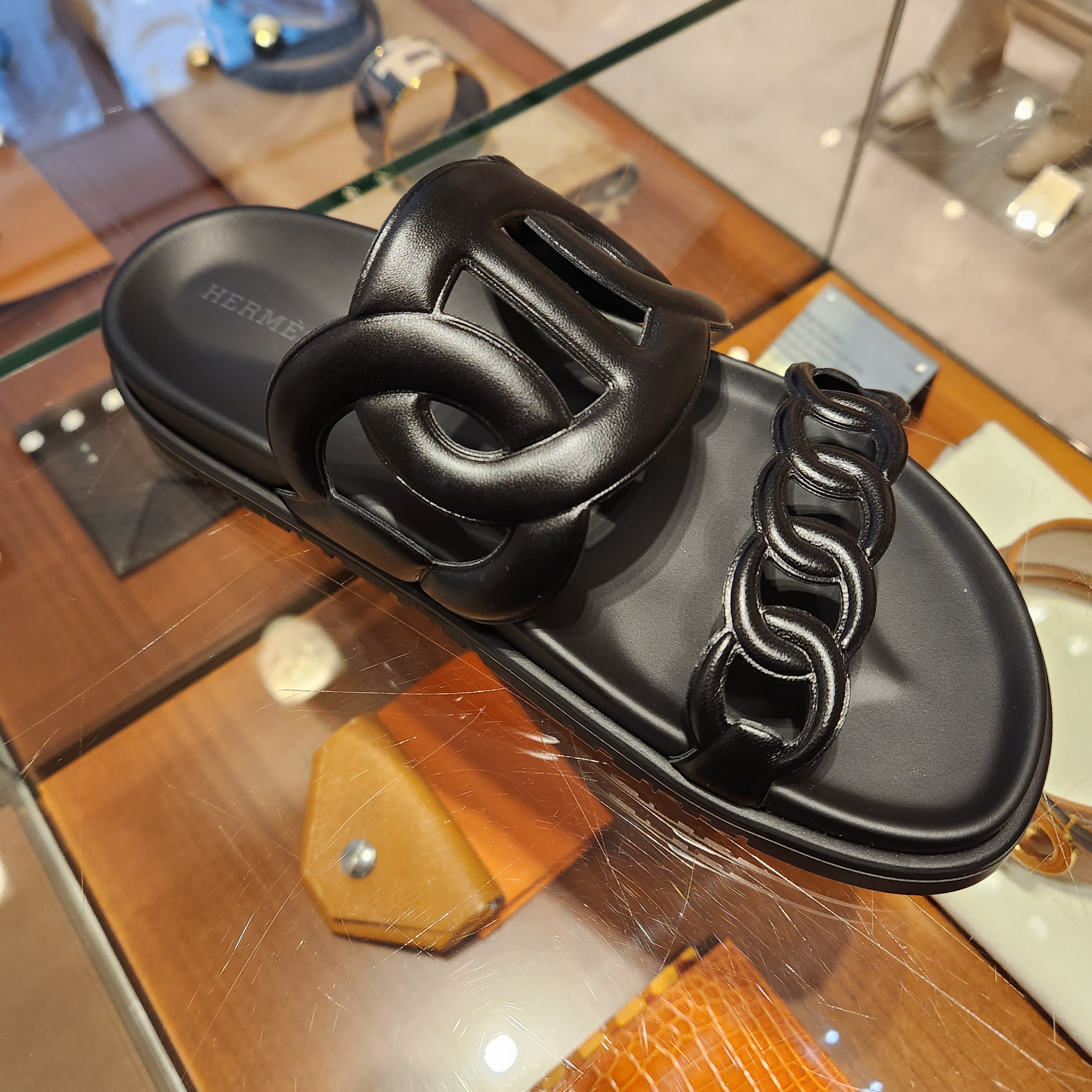 (W) Hermes Extra Sandal Nappa & Noir 착용 스타일 - 1