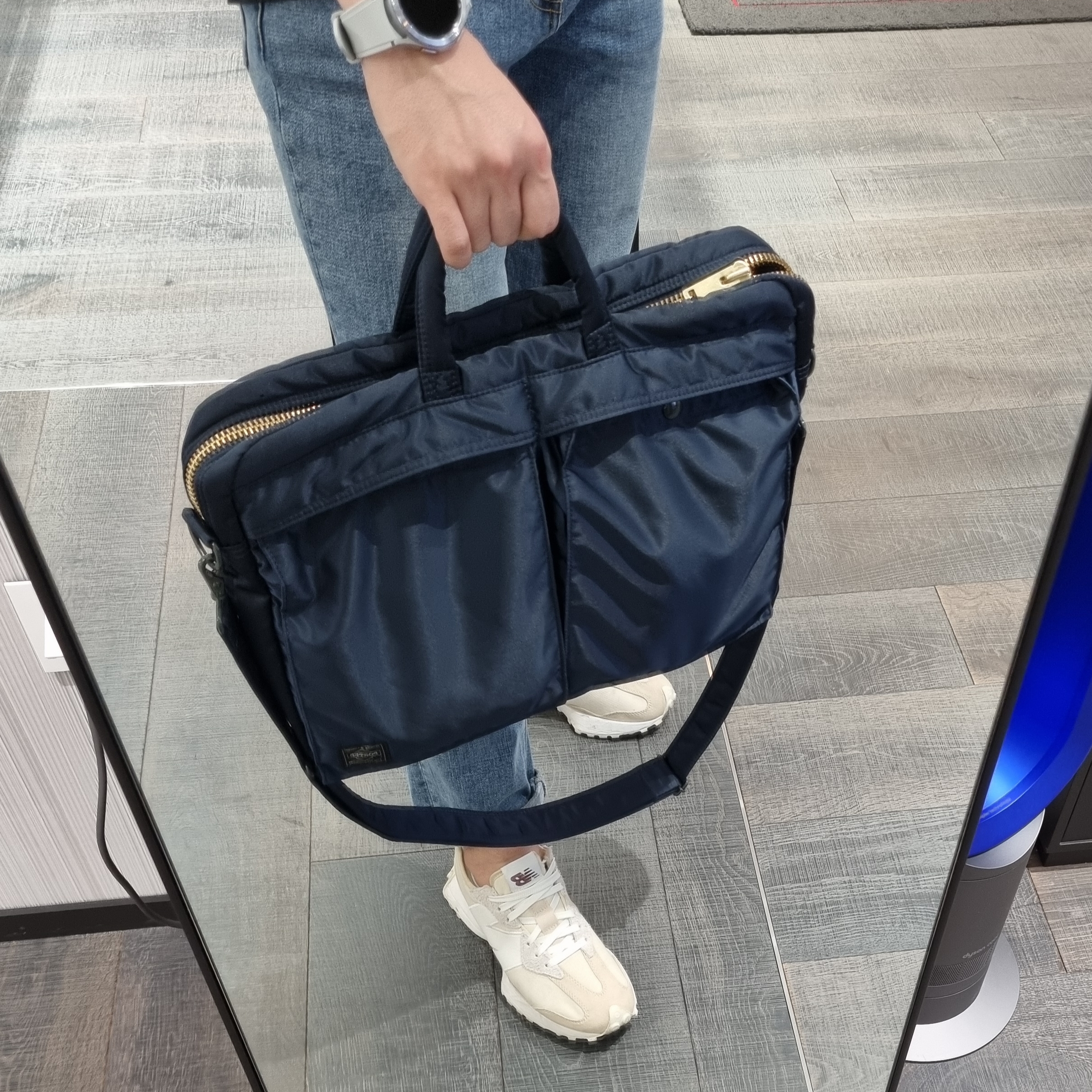 Porter Tanker 2Way Briefcase Iron Blue 착용 스타일