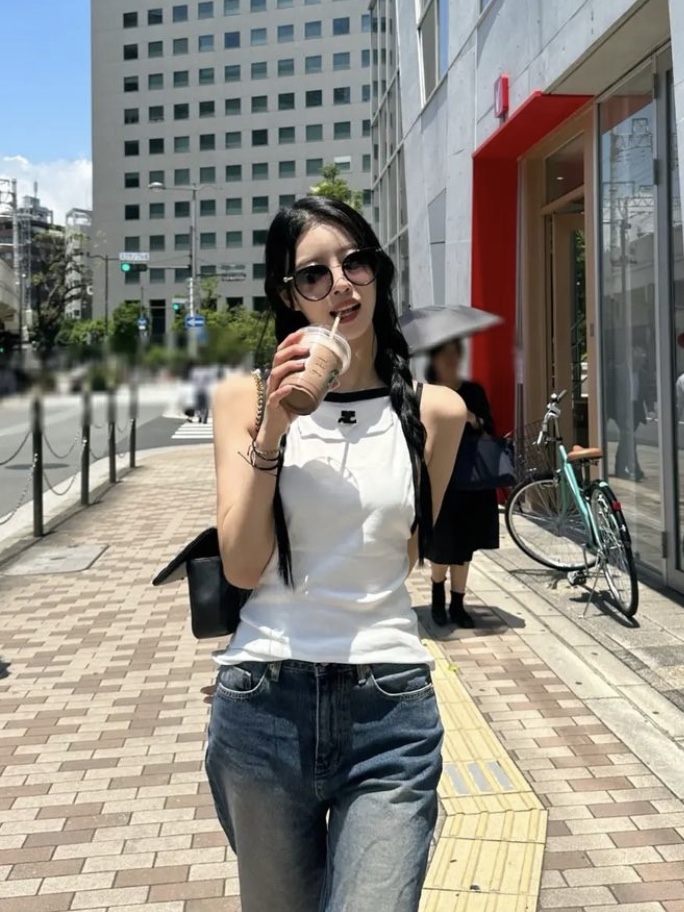 (W) Courreges Light Ribs Contrast Tank Top Heritage White Black 착용 스타일 - 2