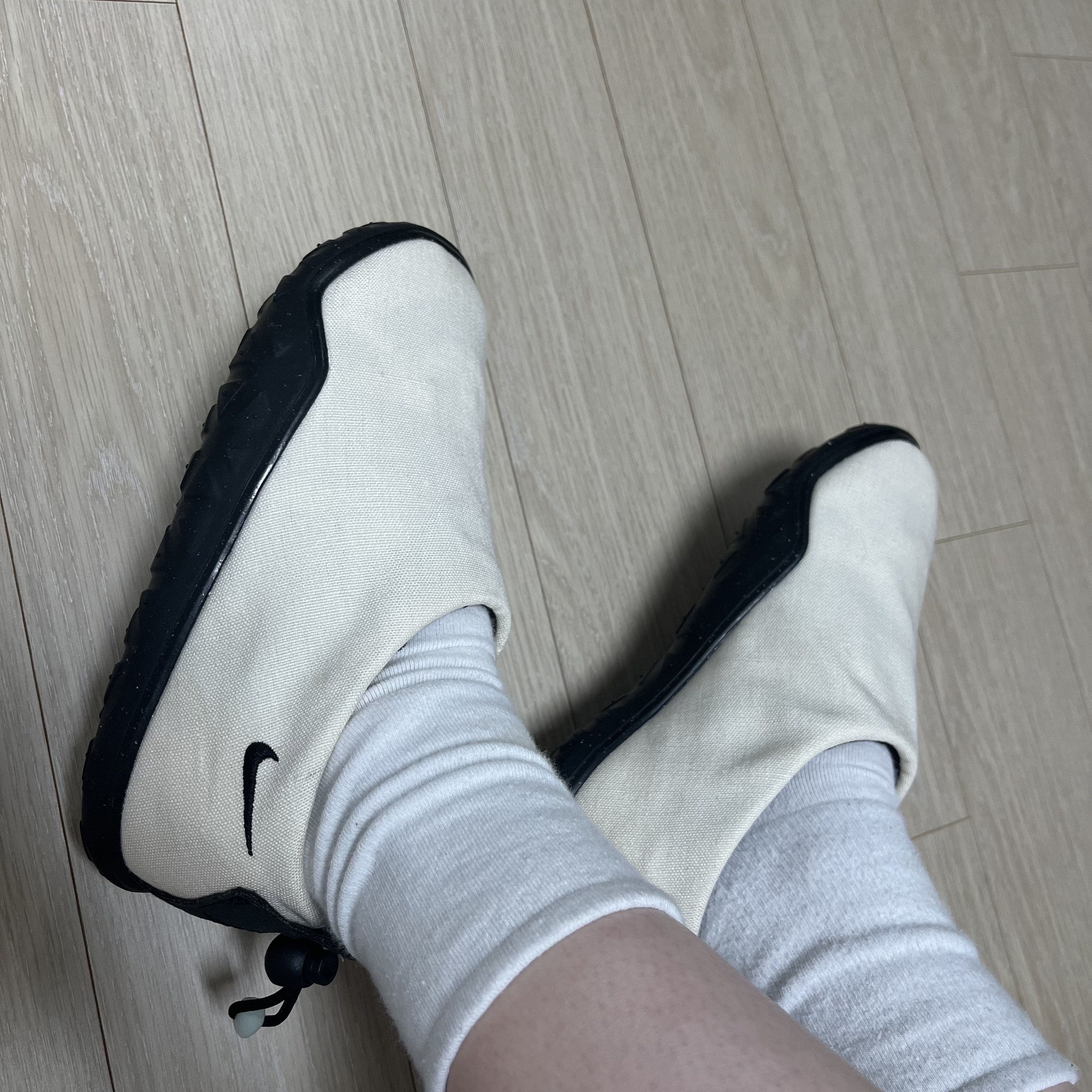 Nike ACG Moc Summit White and Black 착용 스타일