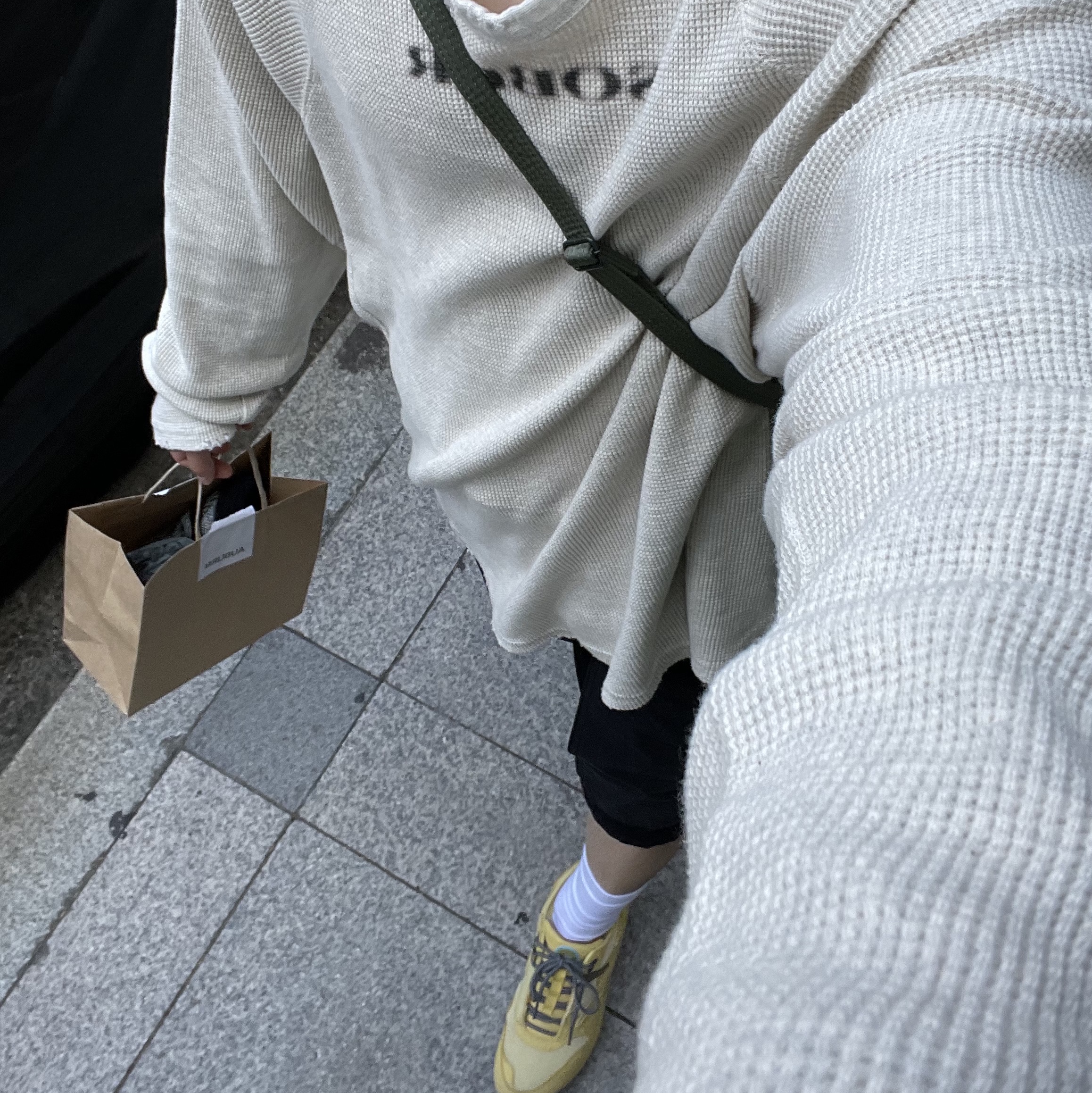Nike x Travis Scott Air Max 1 Cact.us Gold, Sentiments No.326 Ceramic Necklace 착용 스타일 - 2