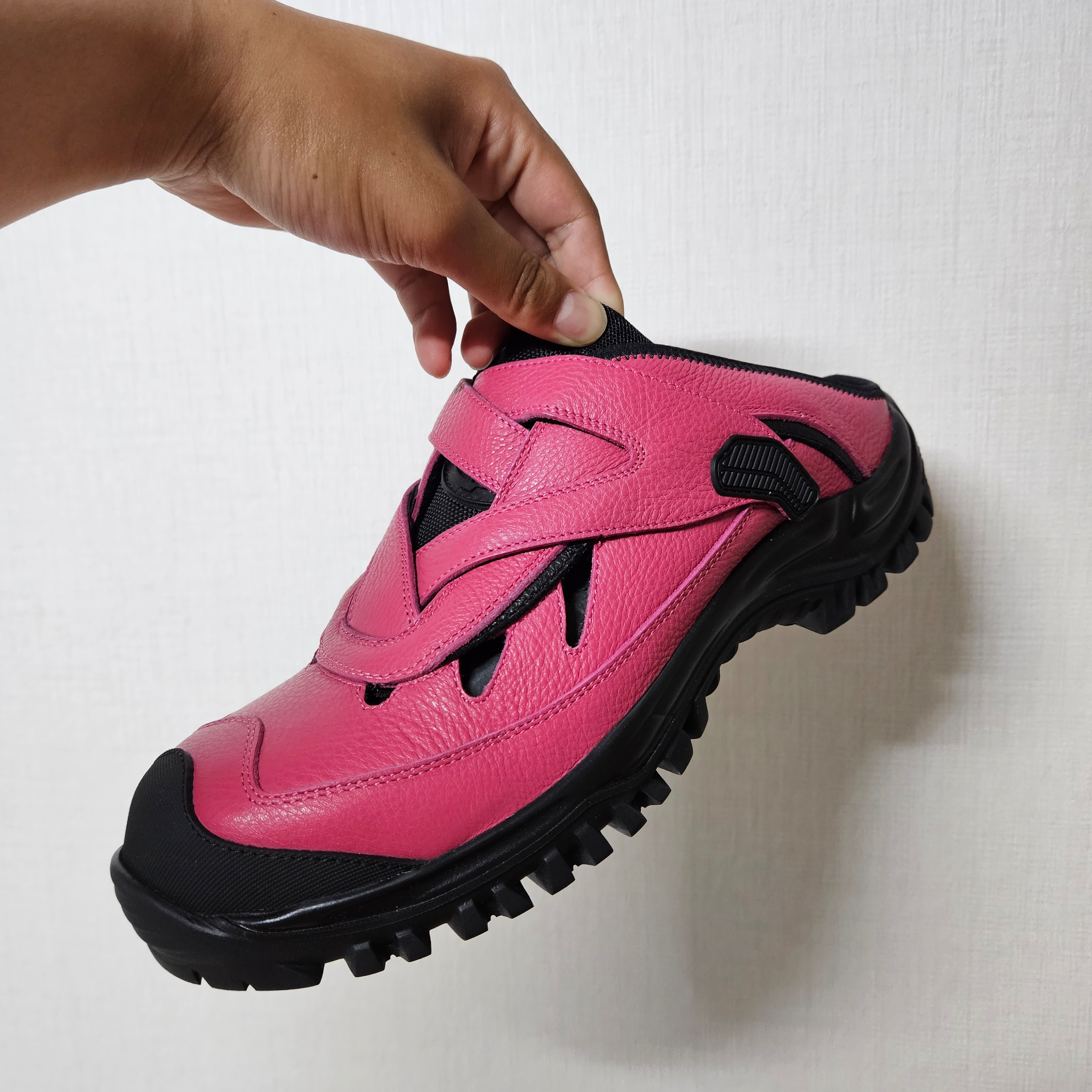 Kiko Kostadinov Wessex Sabo Shock Pink 착용 스타일 - 3