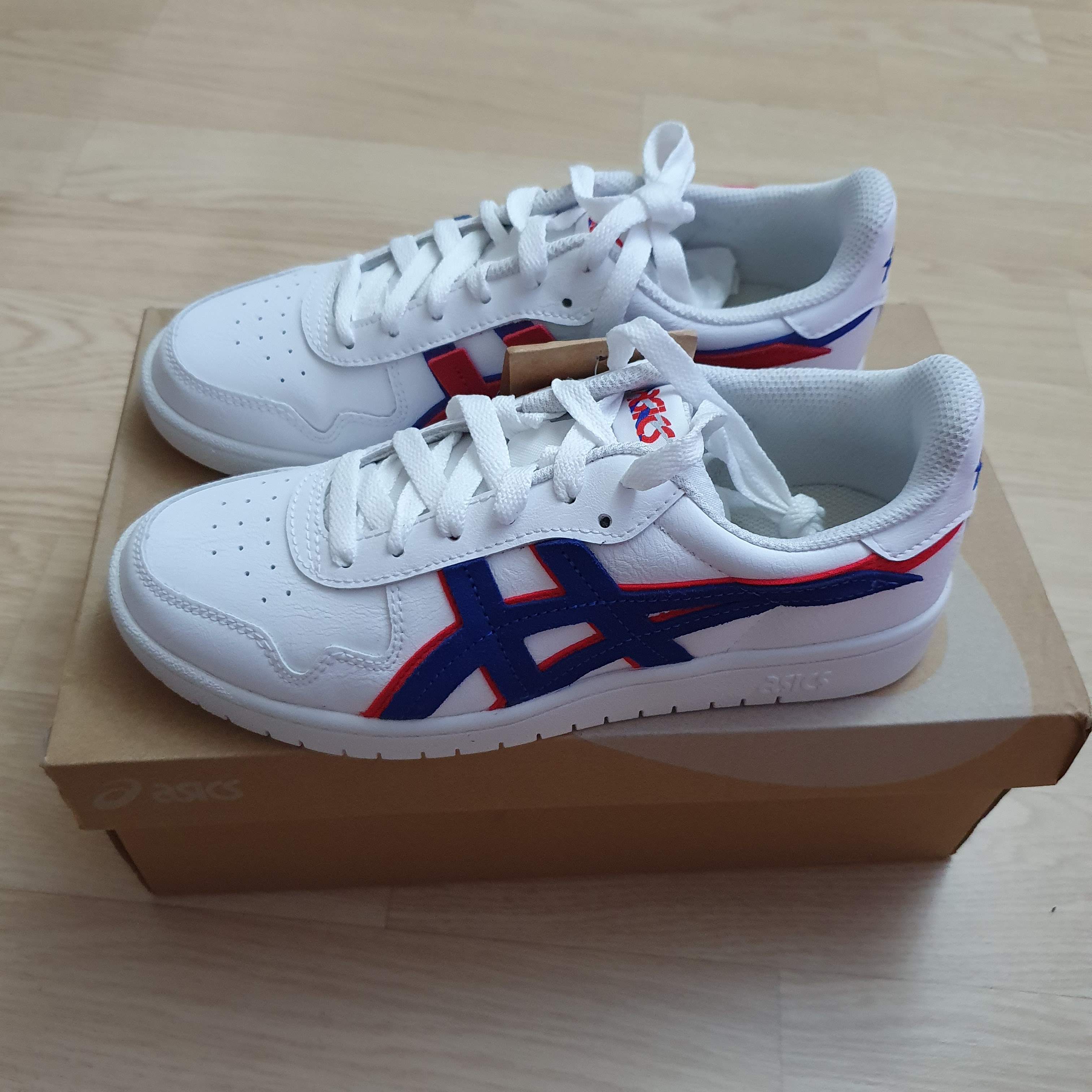 Asics Court S White Monaco Blue 착용 스타일