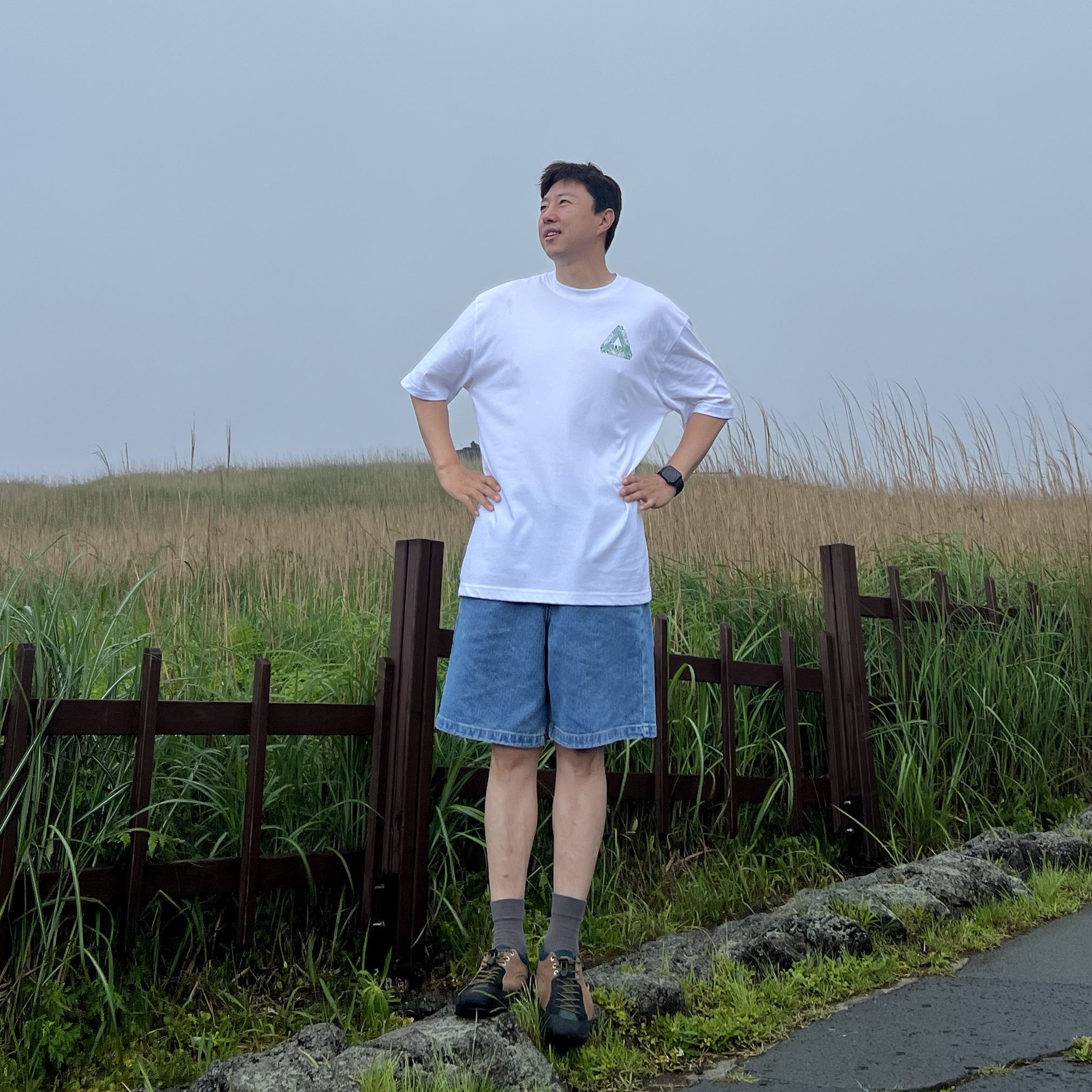 Palace Tri-Eye T-Shirt White - 21FW, Apple Watch Nike Series 7 45mm GPS Midnight Aluminum Case with Nike Sport Band Anthracite Black (Korean Ver.) 착용 스타일