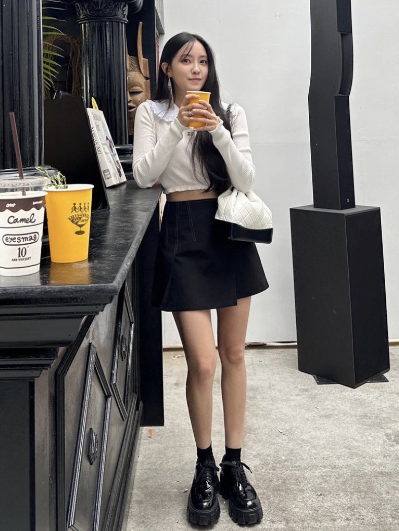 Chanel Small Gabrielle Backpack Aged Calfskin & Gold Silver White Black 착용 스타일
