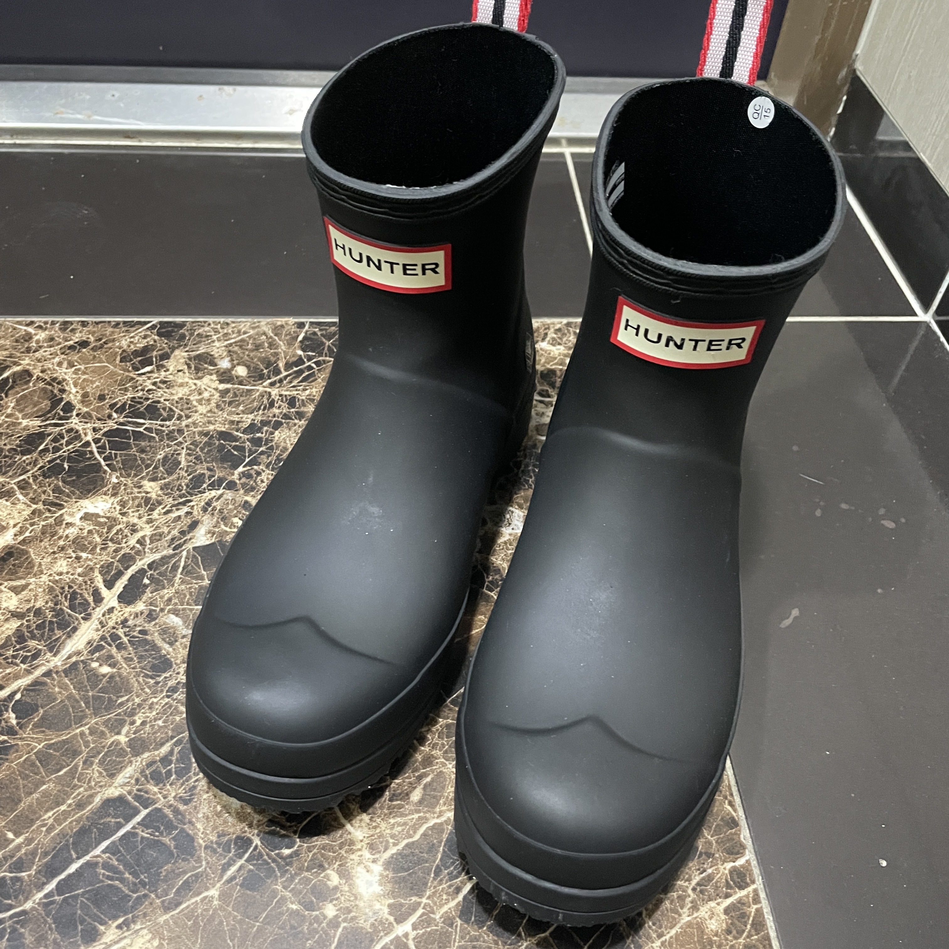 (W) Hunter Play Short Rain Boots Black 착용 스타일