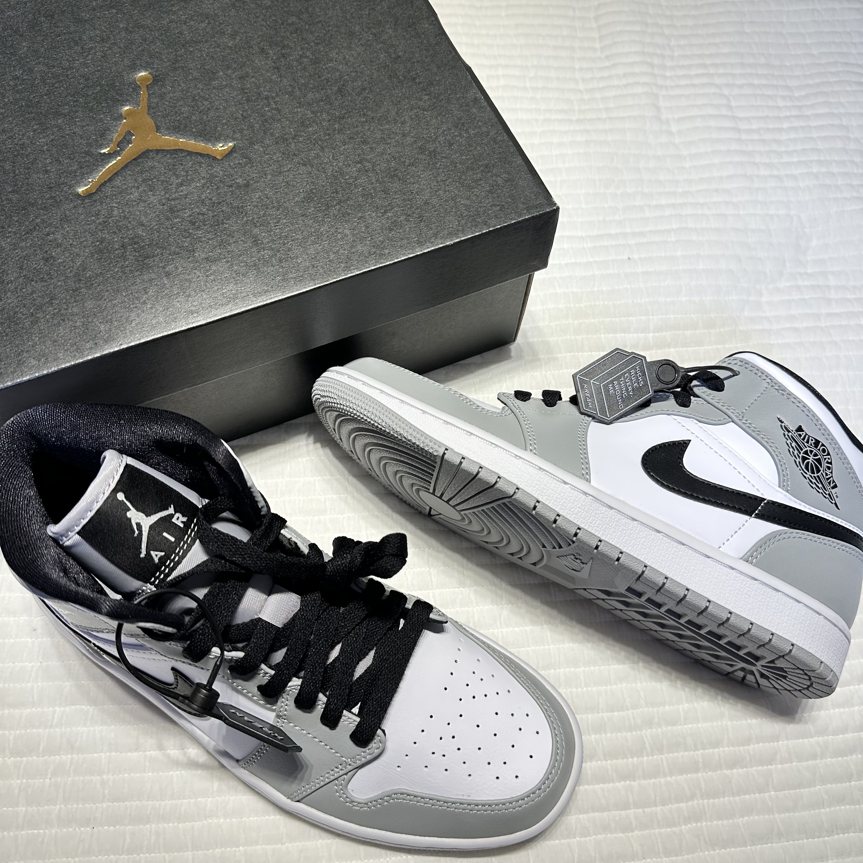 Jordan 1 Mid Light Smoke Grey 착용 스타일
