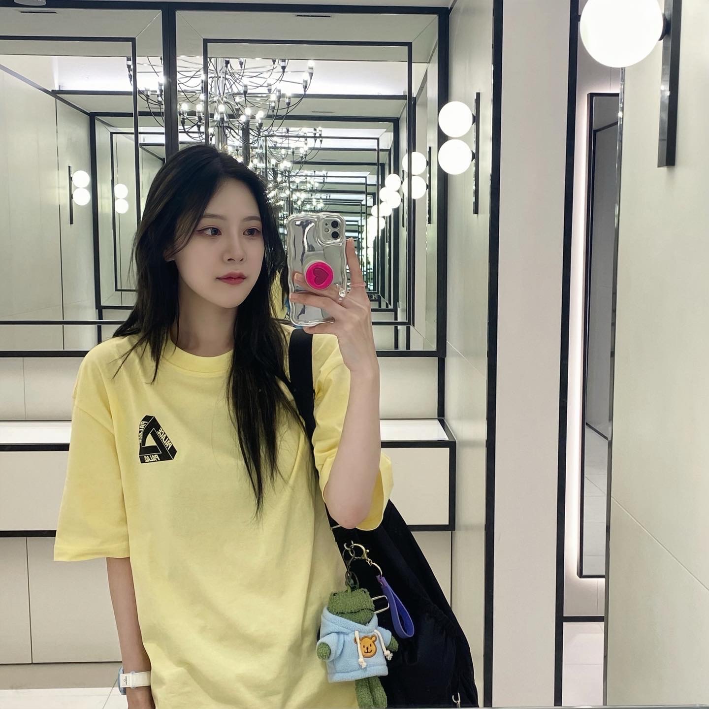 Palace Tri-Twister T-Shirt Mellow Yellow - 23SS, Adidas Adifom Superstar Core White 착용 스타일 - 2