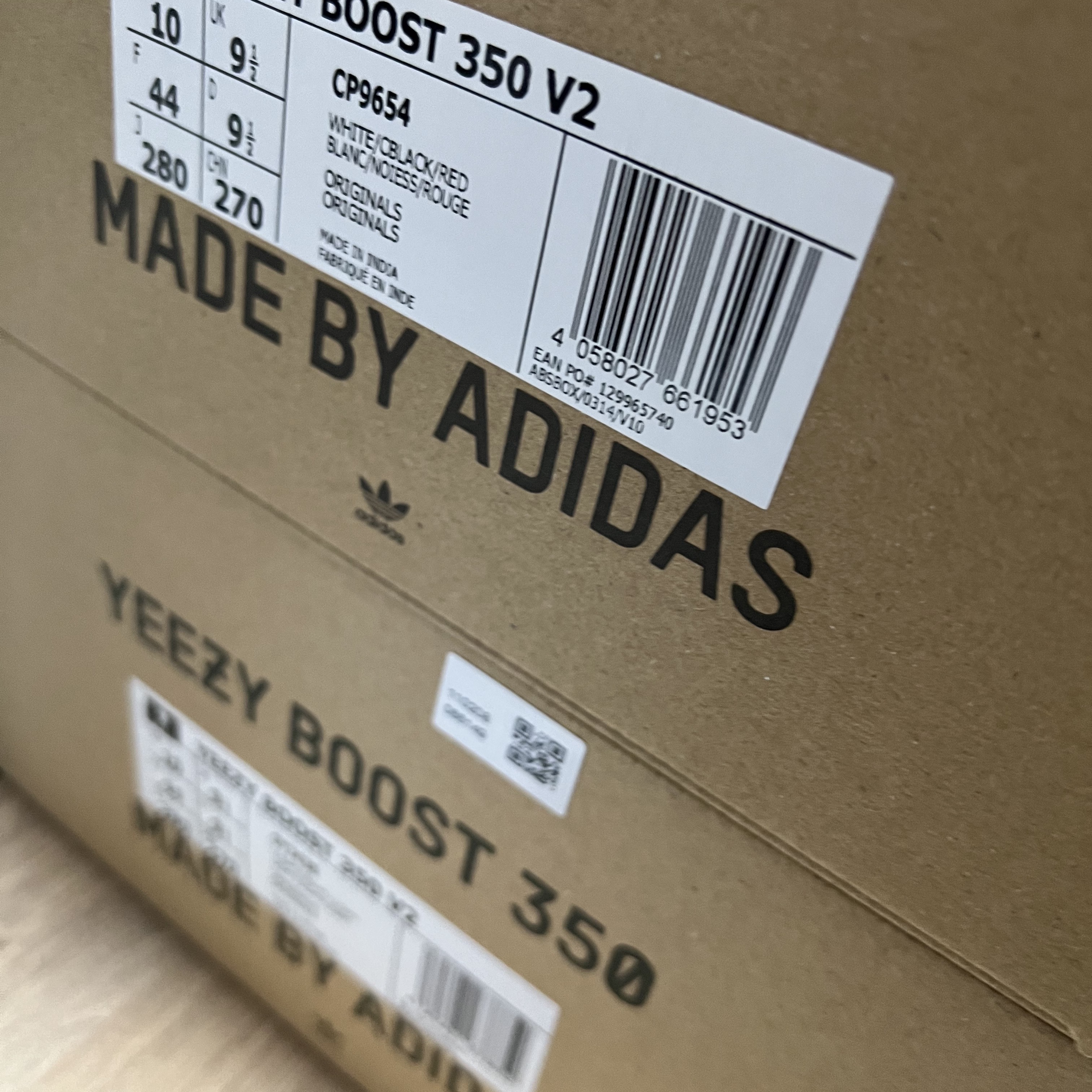 Adidas Yeezy Boost 350 V2 Zebra 2022/2023 착용 스타일 - 4