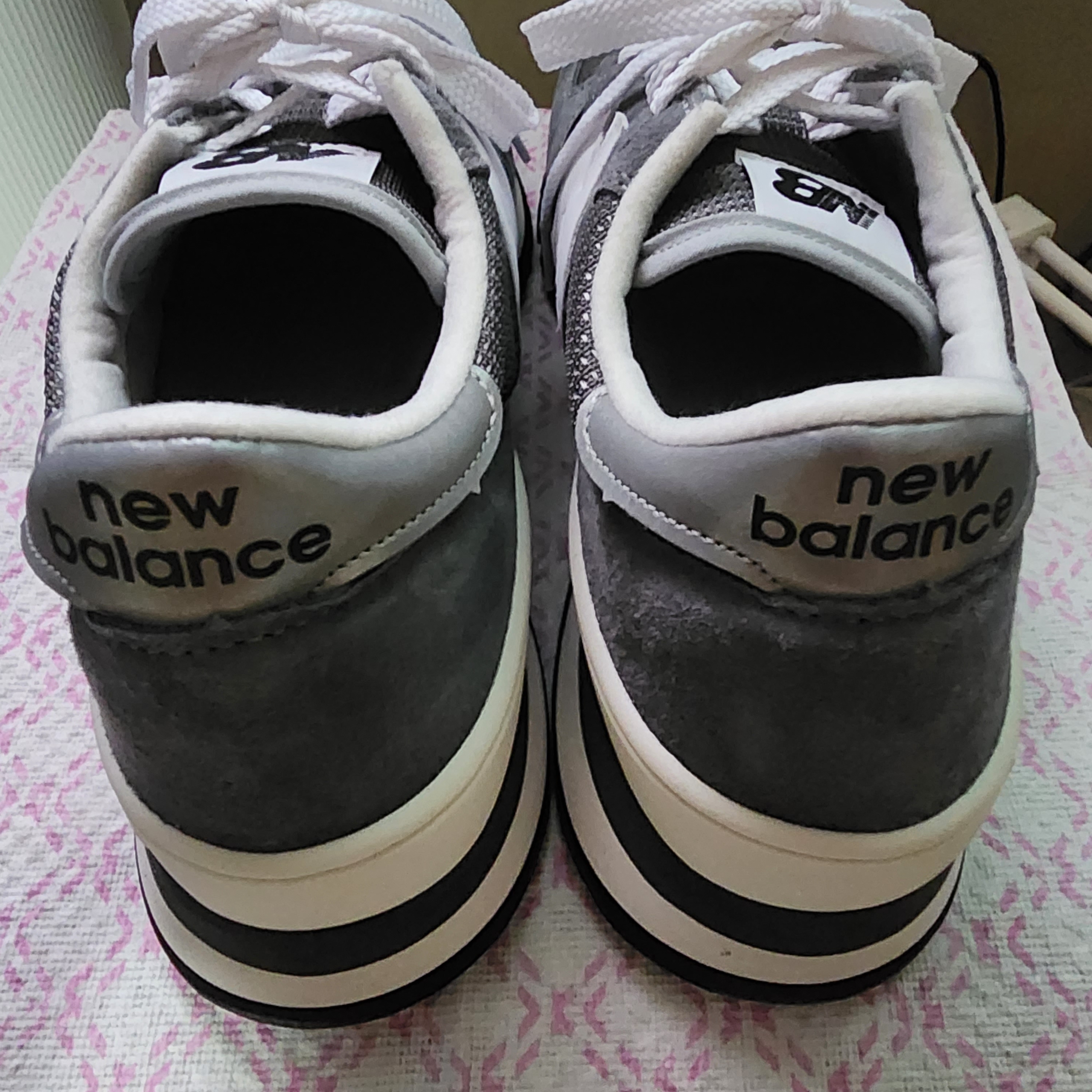 New Balance 990v1 Made in USA Grey White 착용 스타일 - 3
