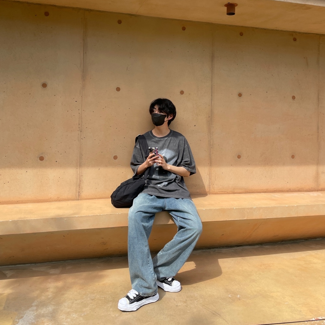 Maison Mihara Yasuhiro Hank OG Sole Canvas Low-top Sneakers Black 착용 스타일 - 1