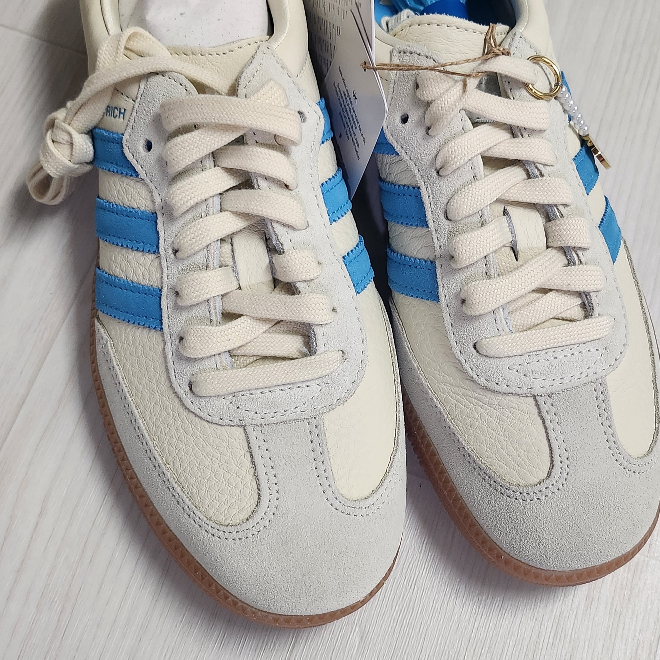 Adidas x Sporty & Rich Samba Cream Blue 착용 스타일 - 1