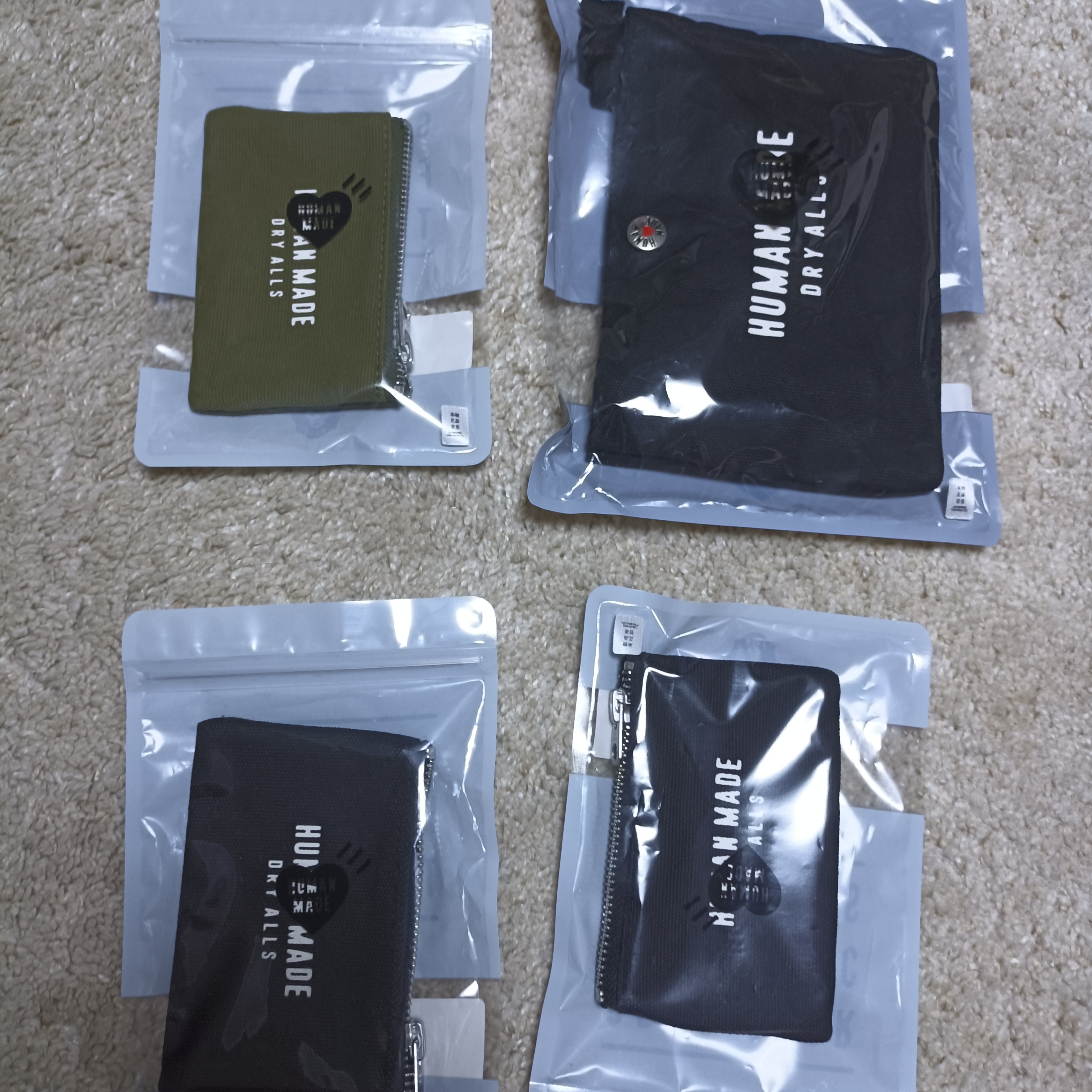 Human Made Card Case Olive Drab 착용 스타일