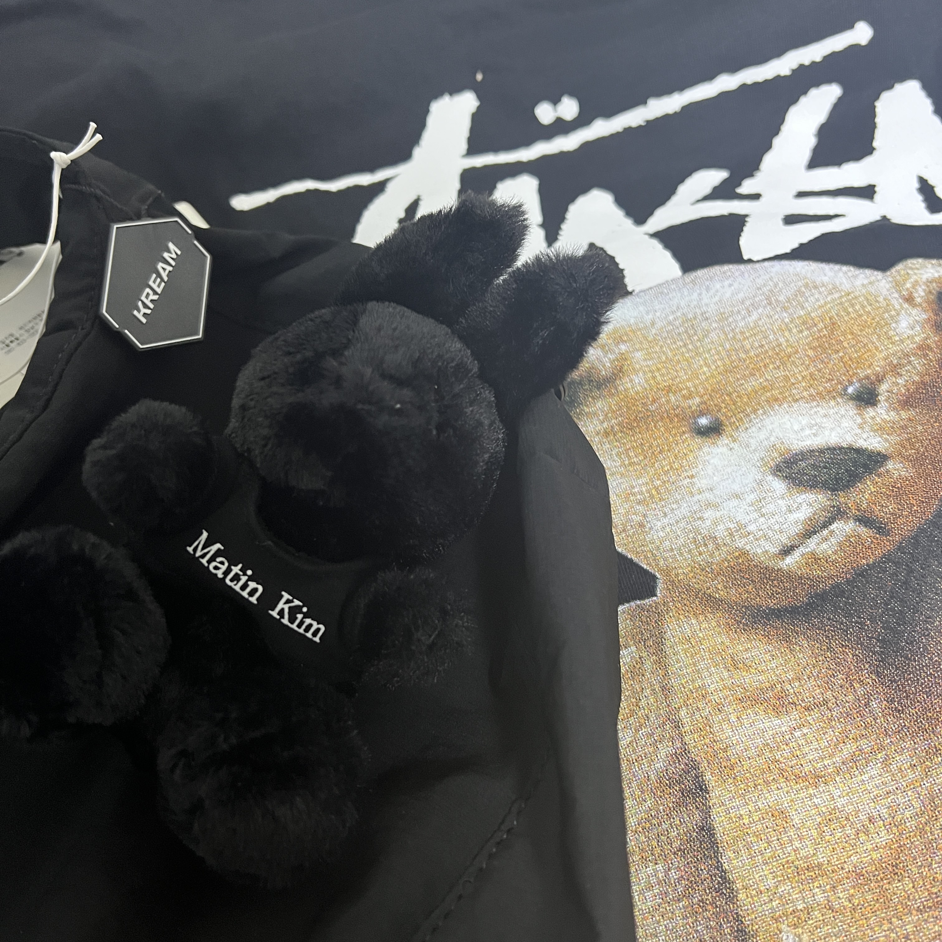 COS Nylon Crossbody Saddle Bag Black, Stussy Built Tough T-Shirt Black 착용 스타일