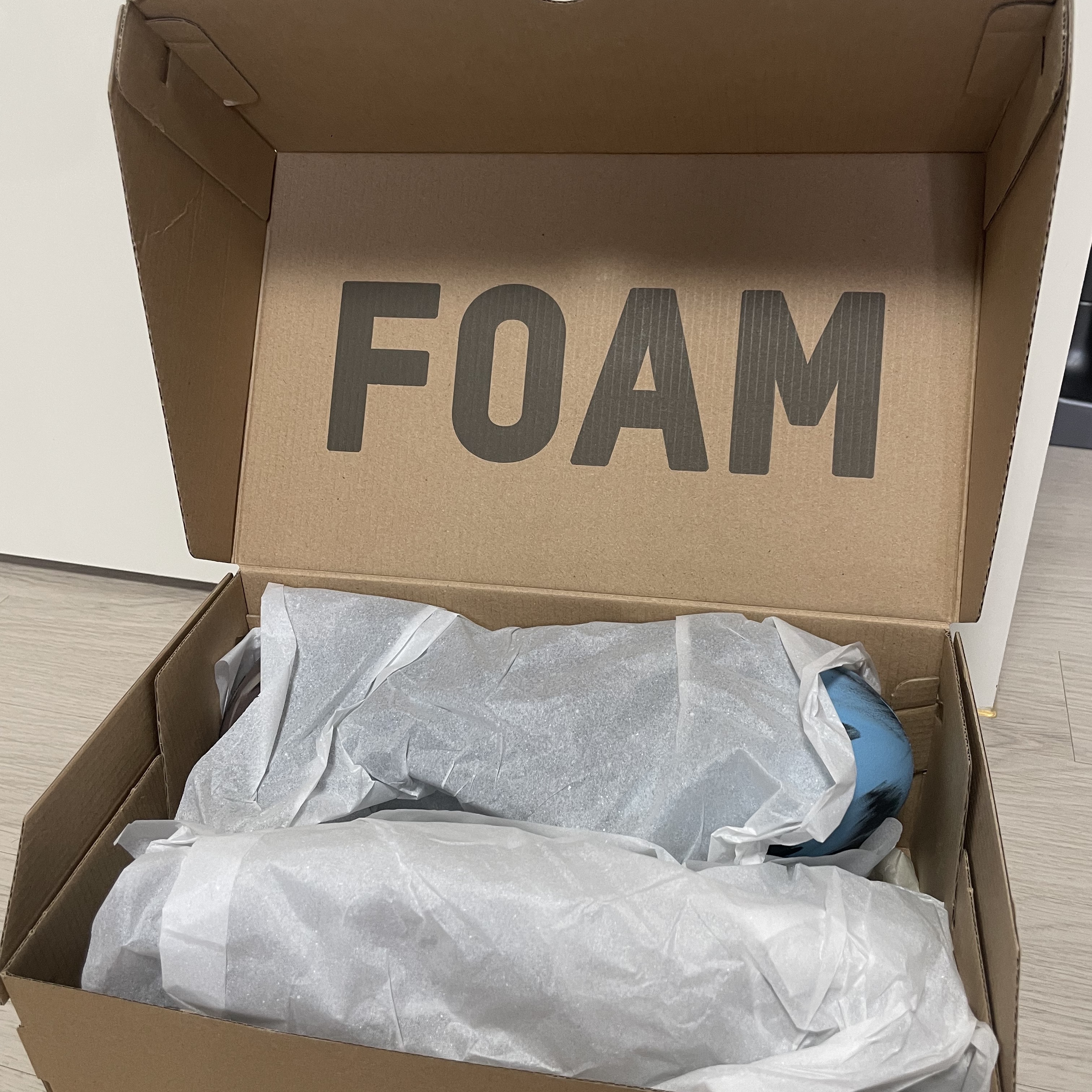 Adidas Yeezy Foam RNNR MX Cinder 착용 스타일 - 2