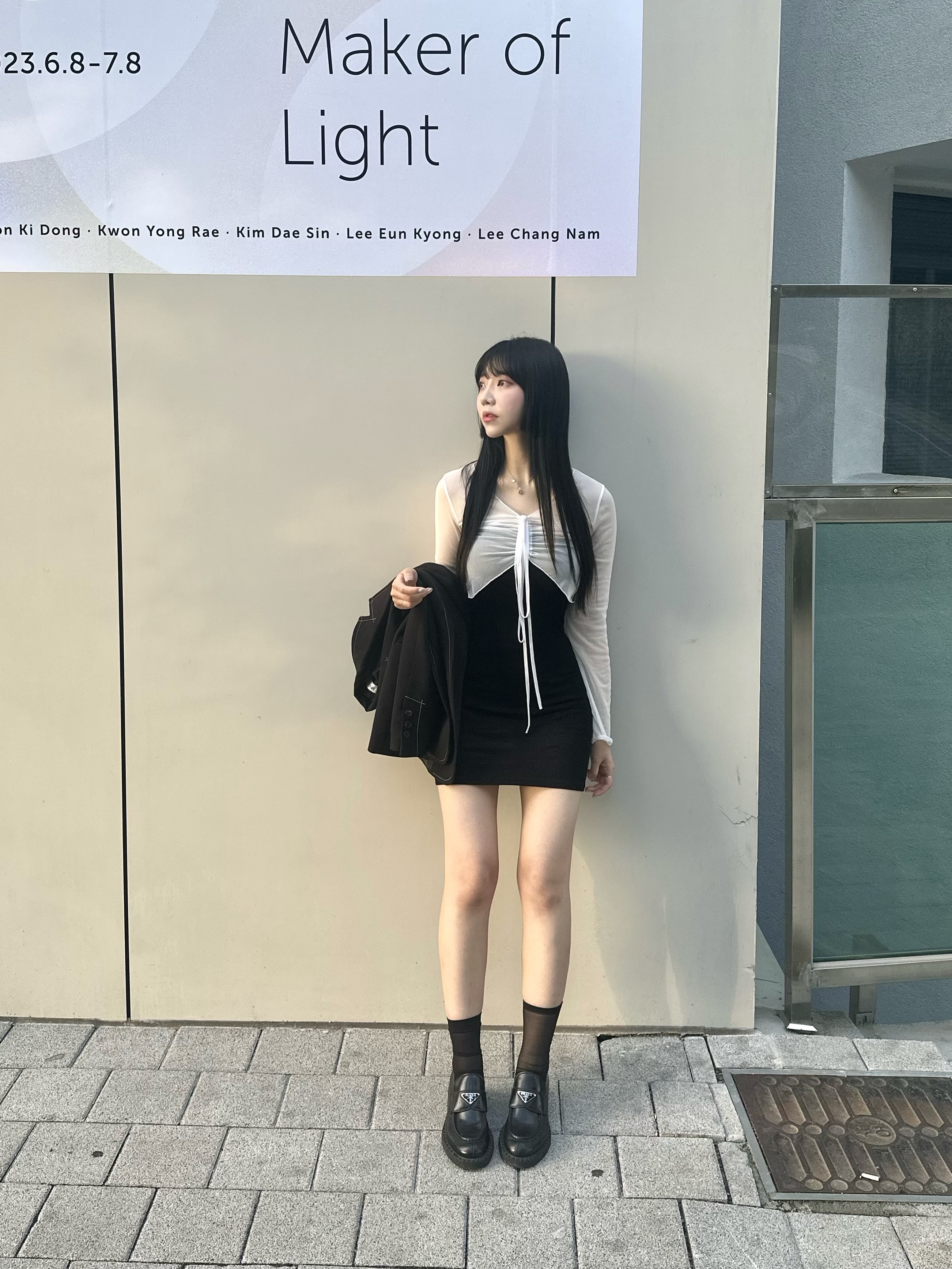 Prada Brushed Leather Loafers Black 착용 스타일 - 1