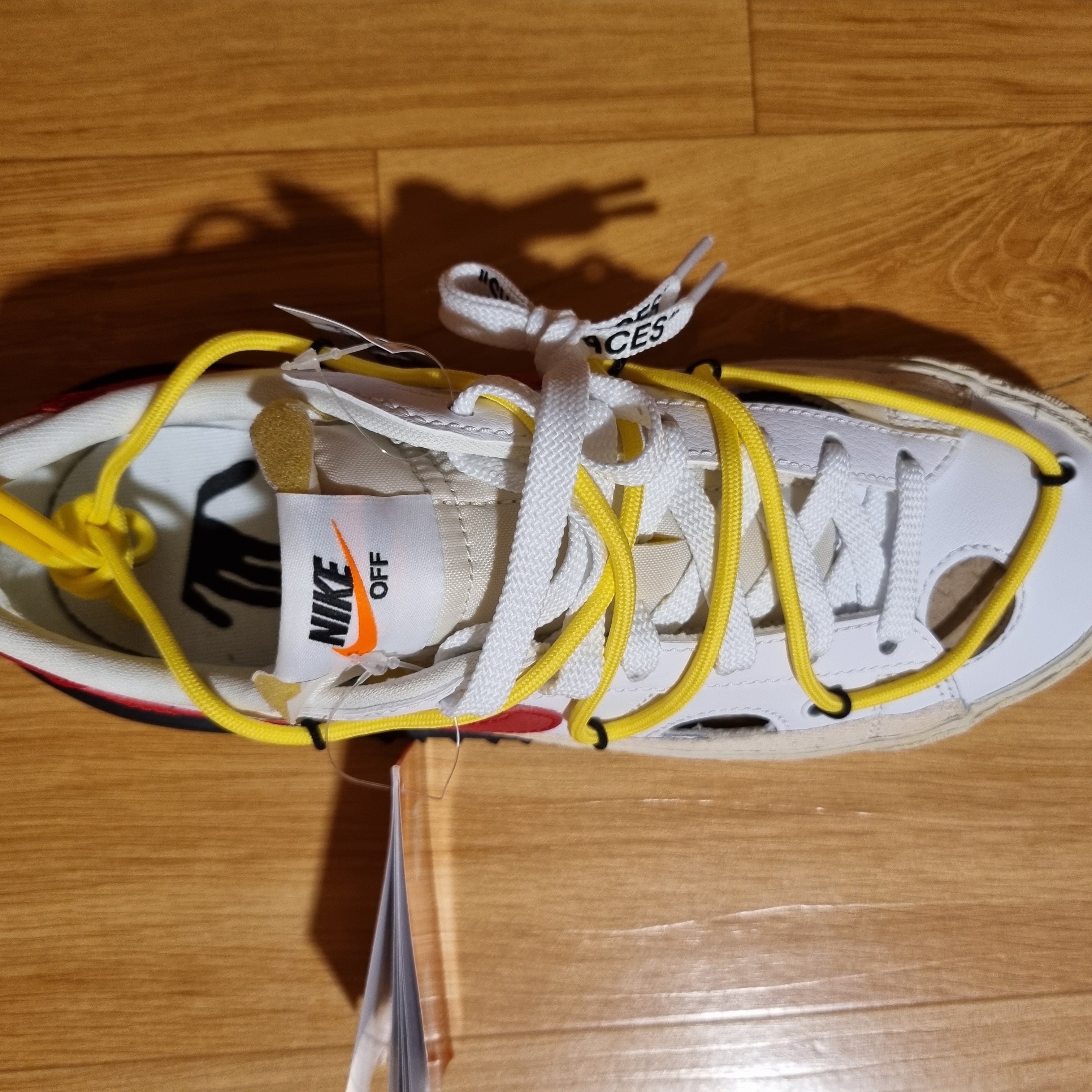 Nike x Off-White Blazer Low '77 White and University Red 착용 스타일 - 1