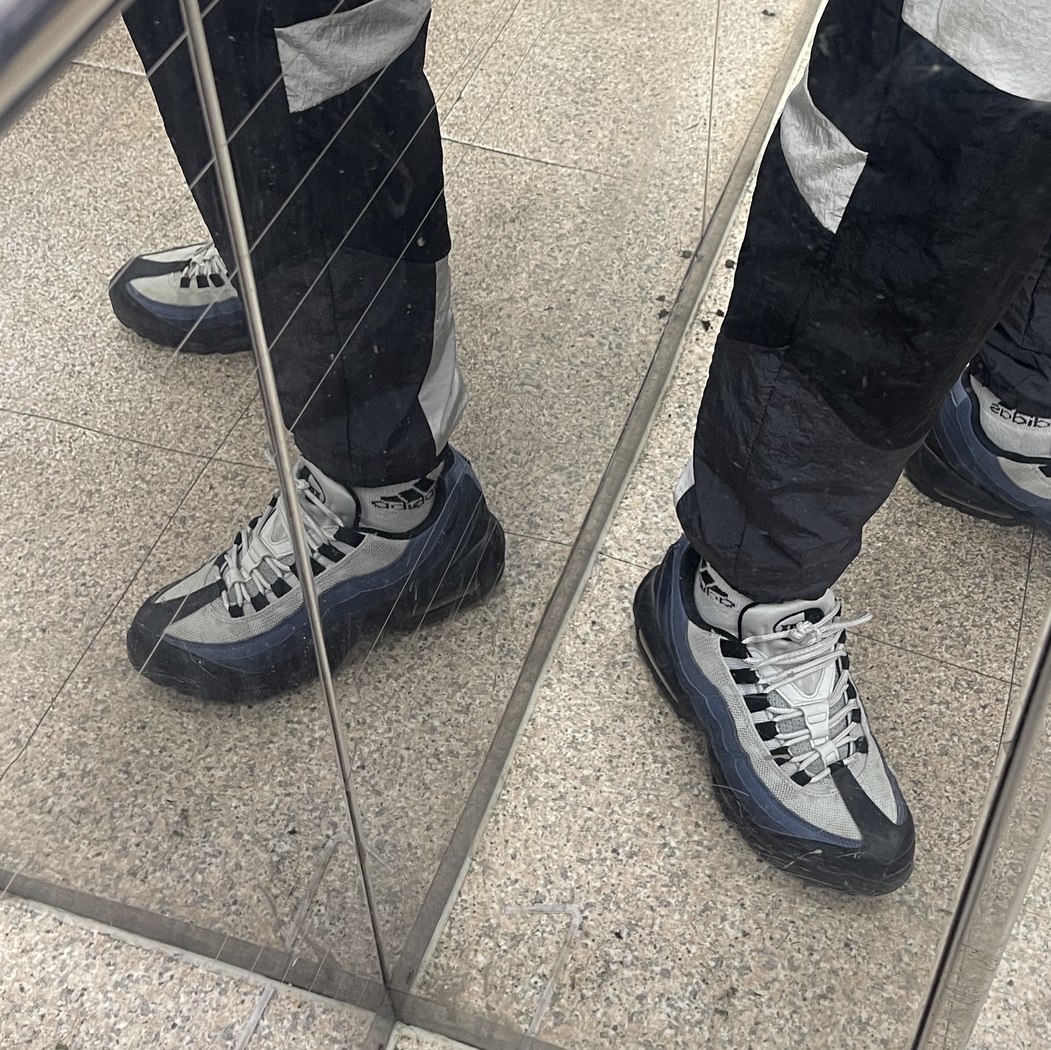 Nike Air Max 95 Essential Navy Blue 착용 스타일