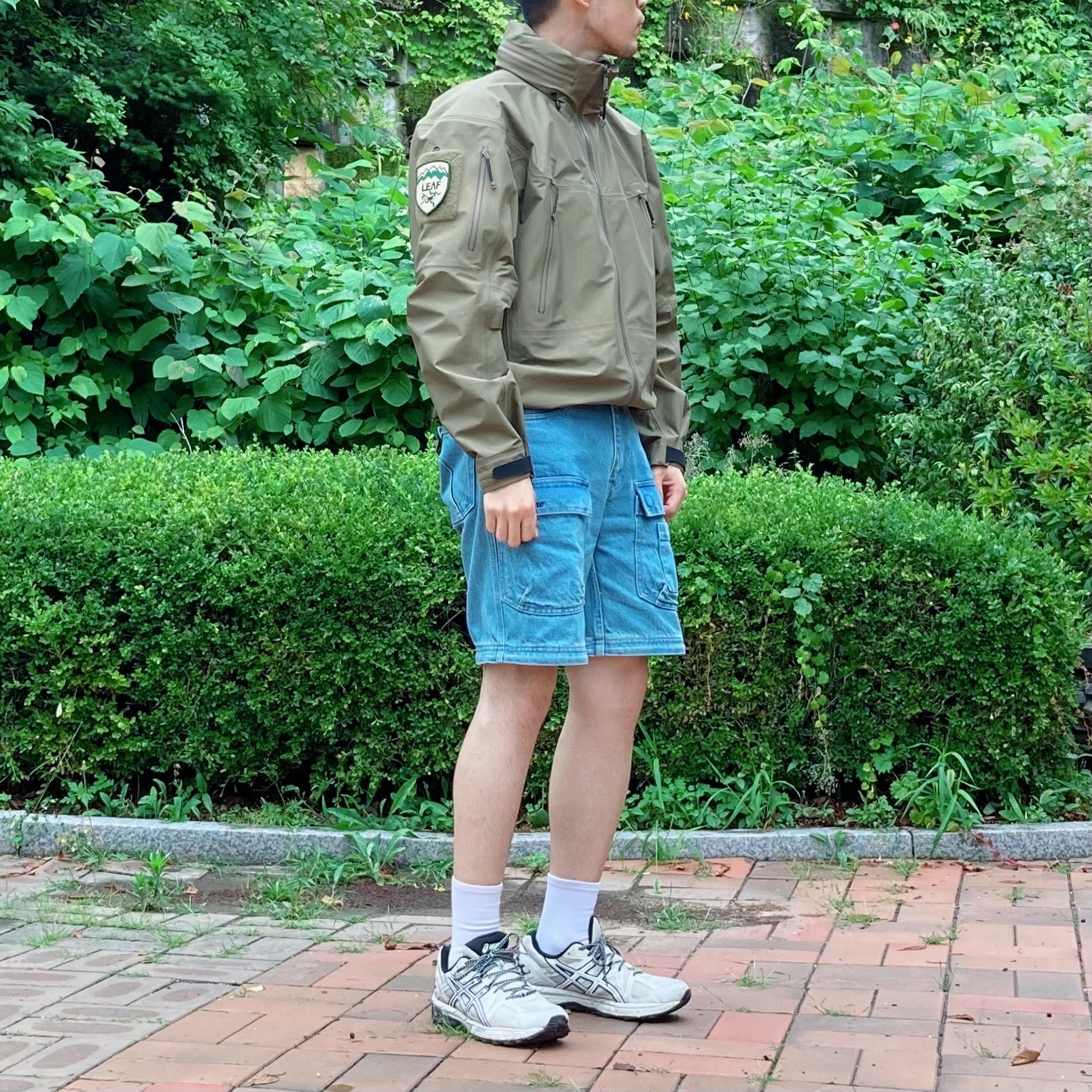 Arc'teryx LEAF Alpha Jacket Gen 2 Crocodile, Supreme Zip-Off Utility Pants Denim - 21FW 착용 스타일 - 3