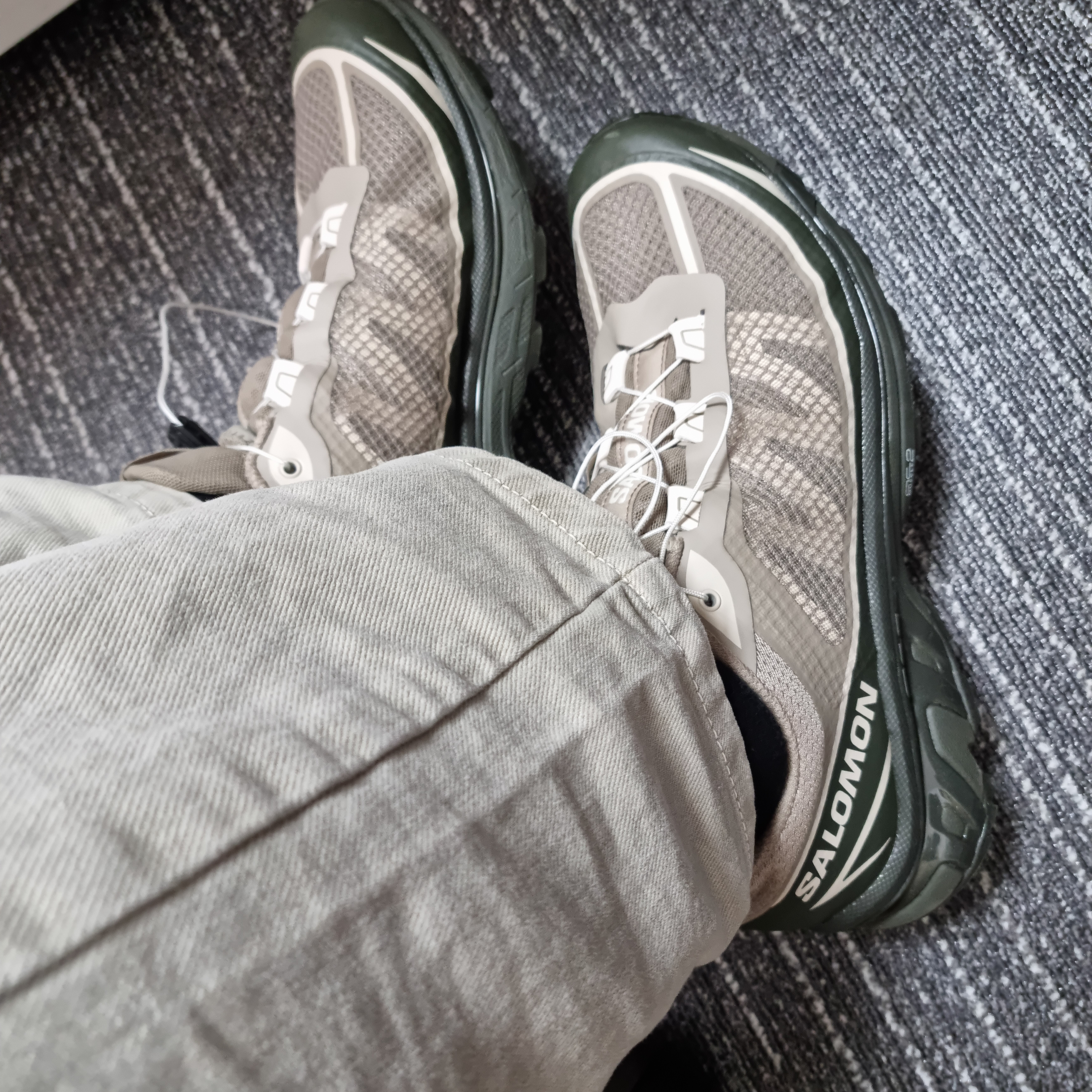 Salomon XT-6 FT Vintage Khaki 착용 스타일